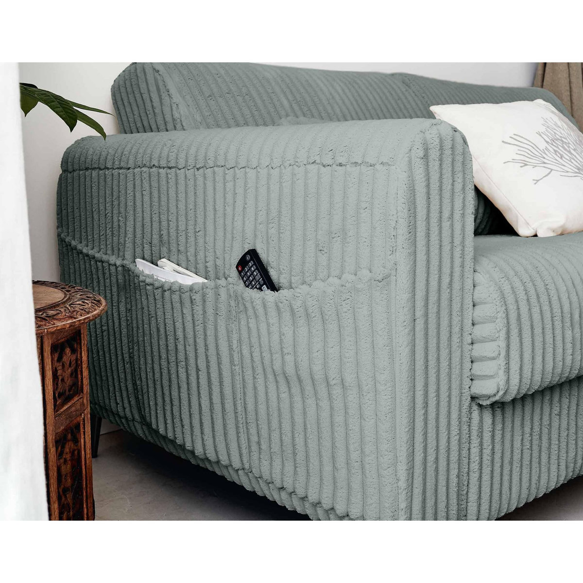 LISA DESIGN Owen - canapé 3 places convertible express couchage quotidien 140 cm matelas 12 cm en velours côtelé grosses côtes