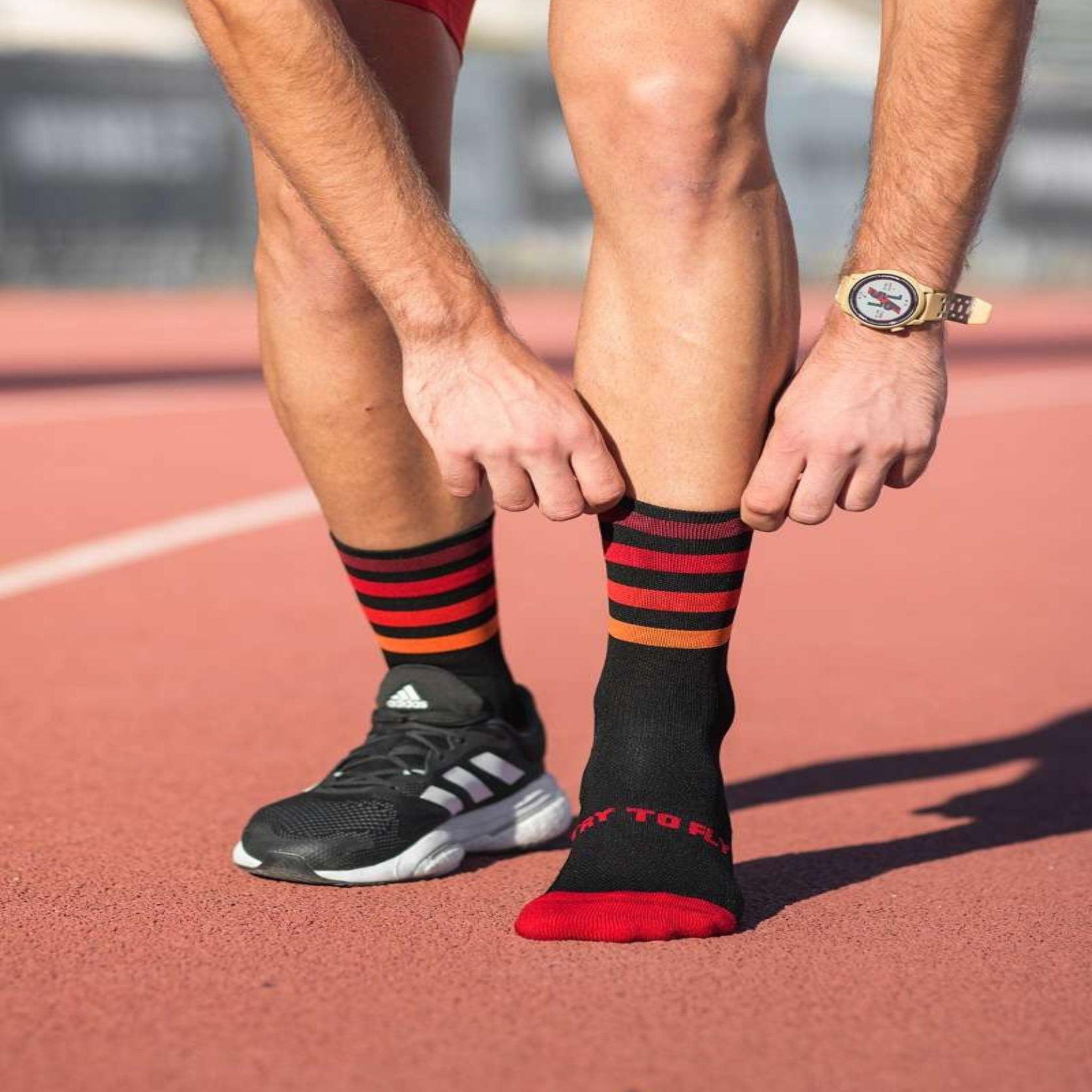 Voir la diapositive 2 : TRY TO FLY Chaussettes running microlon® noir & rouge