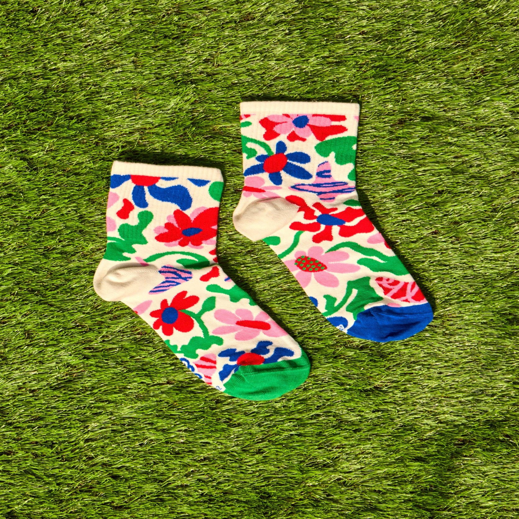 Voir la diapositive 2 : DEDOLES Chaussettes courtes fleurs excentriques