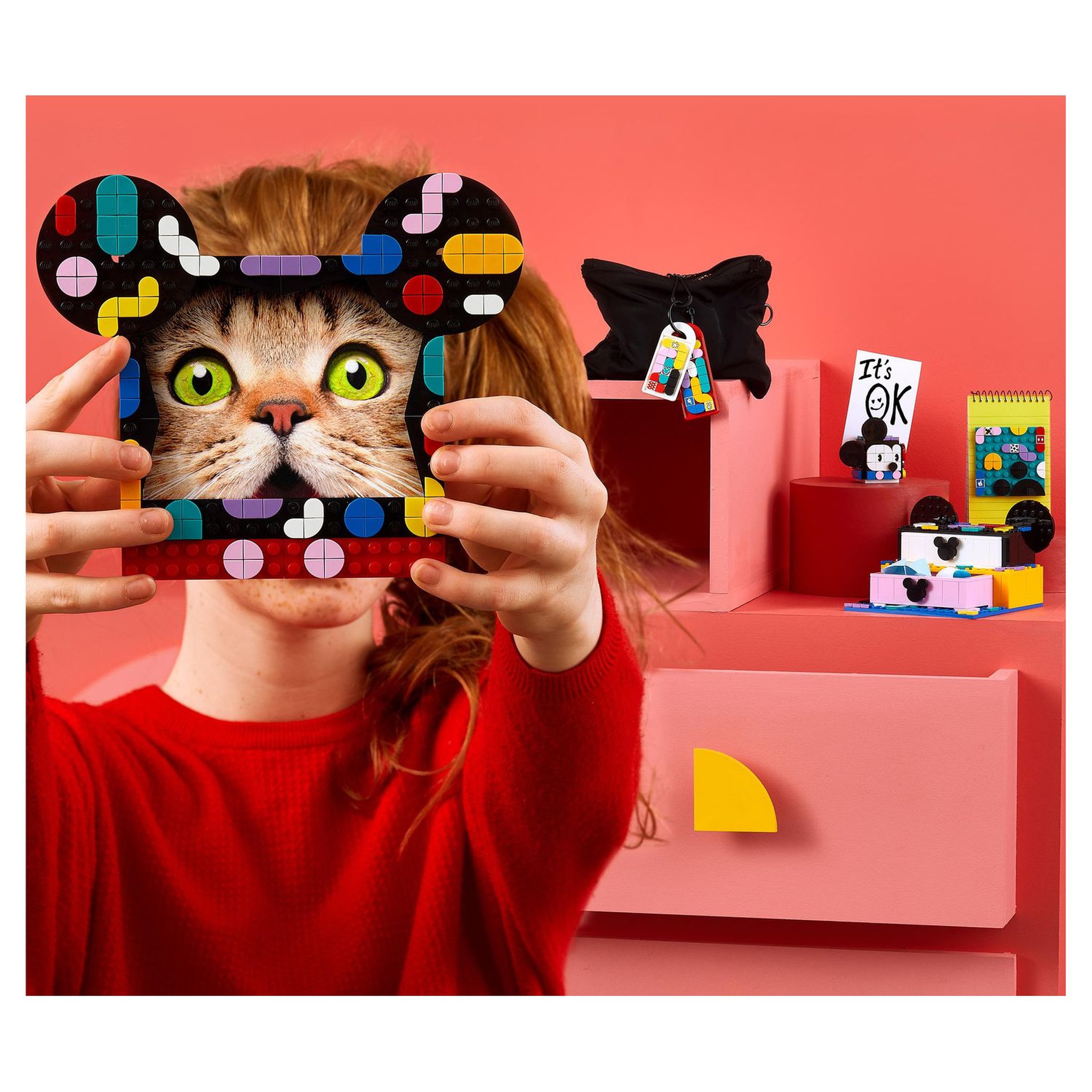 Voir la diapositive 9 : LEGO Dots 41964 Boîte créative La rentrée de Mickey et Minnie, 6 en 1, Rangement, Cadre Photo, Porte-clés, Bloc-notes, Fournitures Scolaires