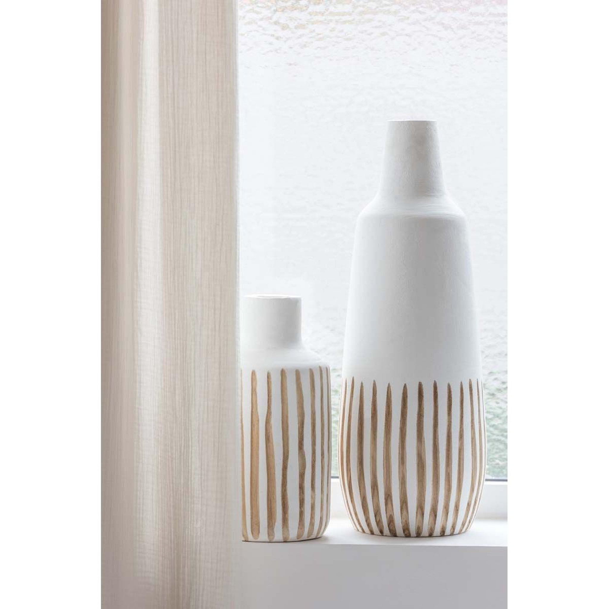 Voir la diapositive 3 : J-LINE Vase design en bois  ying  33cm blanc & naturel