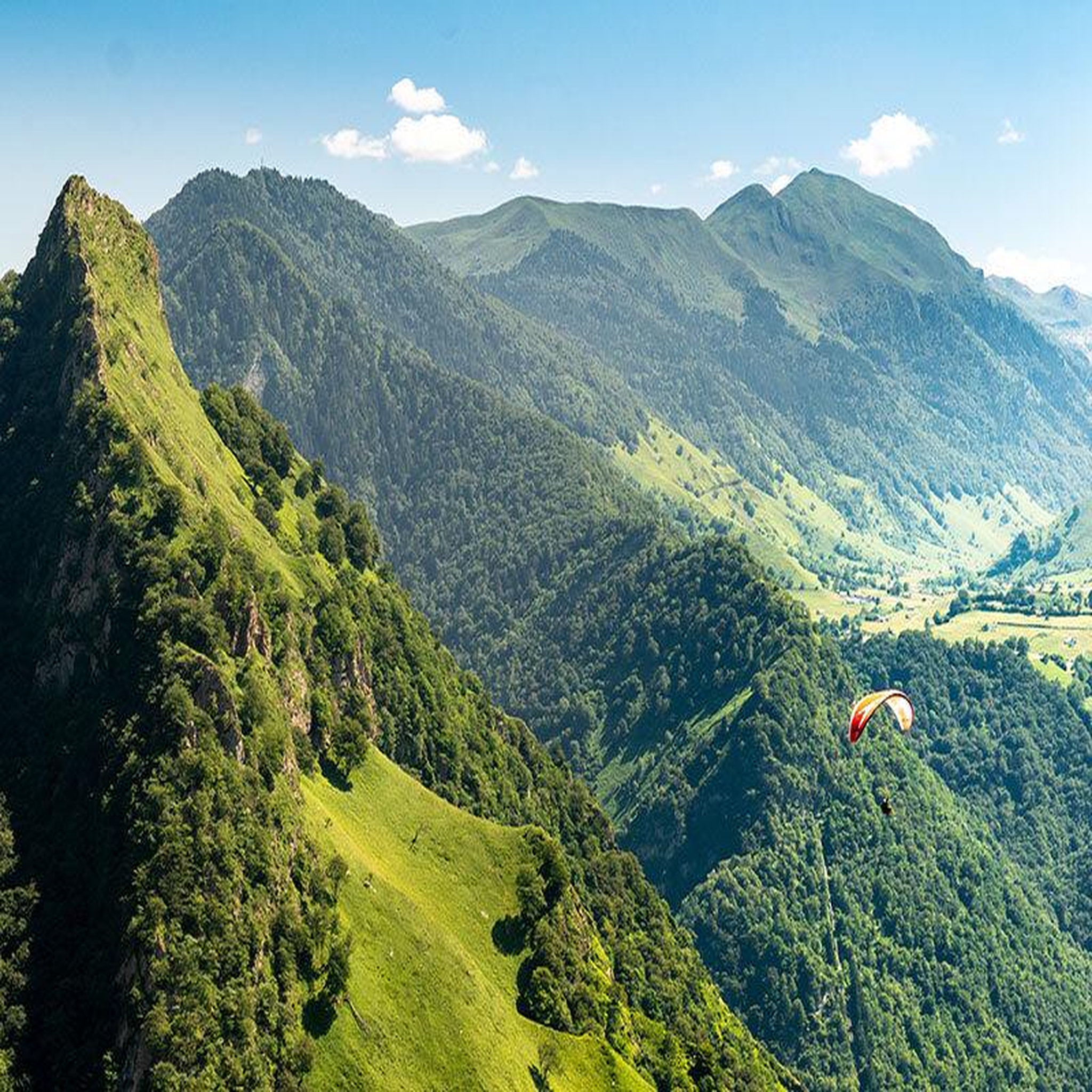 Voir la diapositive 2 : Smartbox Saut en parachute en tandem à Pau pour 2 personnes - Coffret Cadeau Sport & Aventure