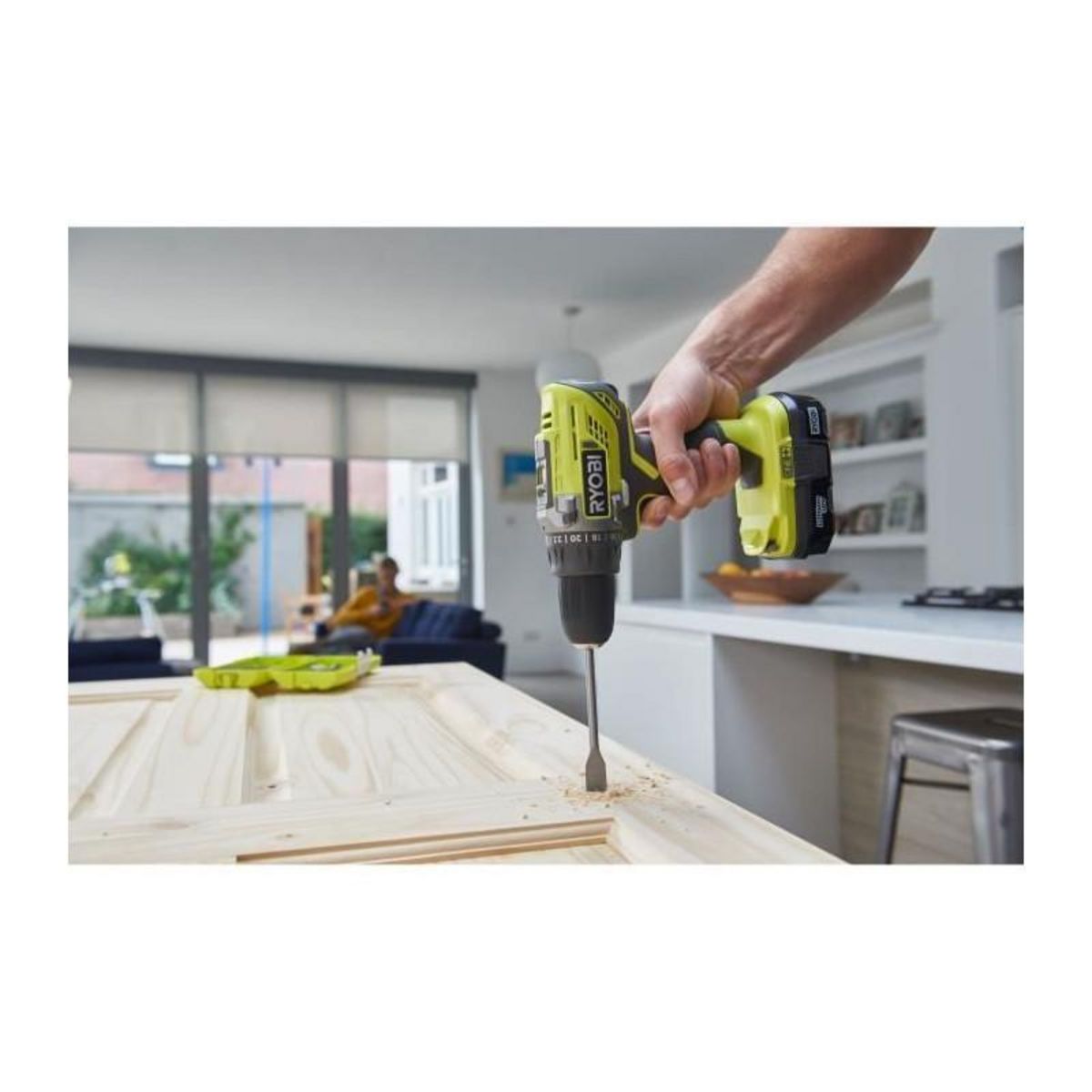 Ryobi RYOBI 3 outils : 1 perceuse-visseuse Brushless + 1 meuleuse 115 mm + 1 scie sauteuse + 2 batteries 4 Ah & 2 Ah + 1 chargeur & 1