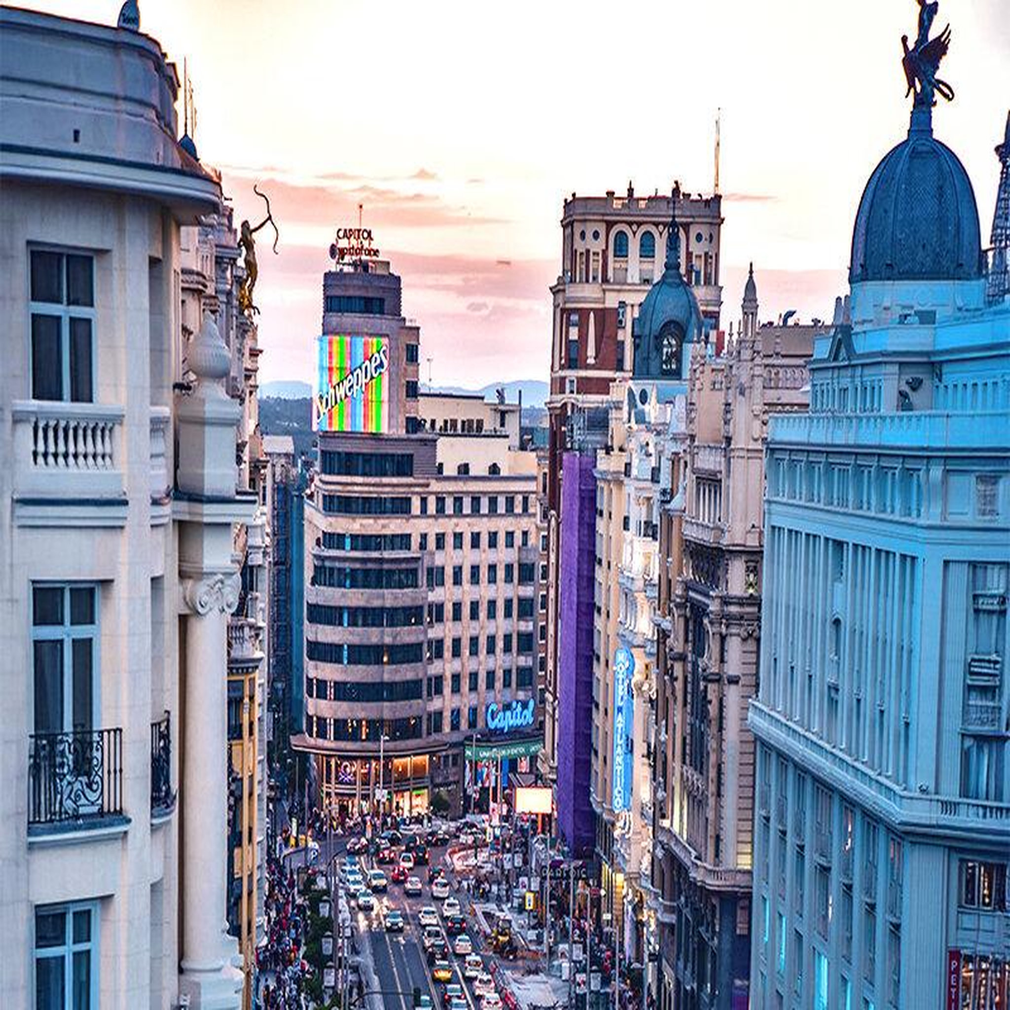 Voir la diapositive 5 : Smartbox City trip à madrid : 5 jours en hôtel avec visites des lieux incontournables en haute saison - coffret cadeau séjour