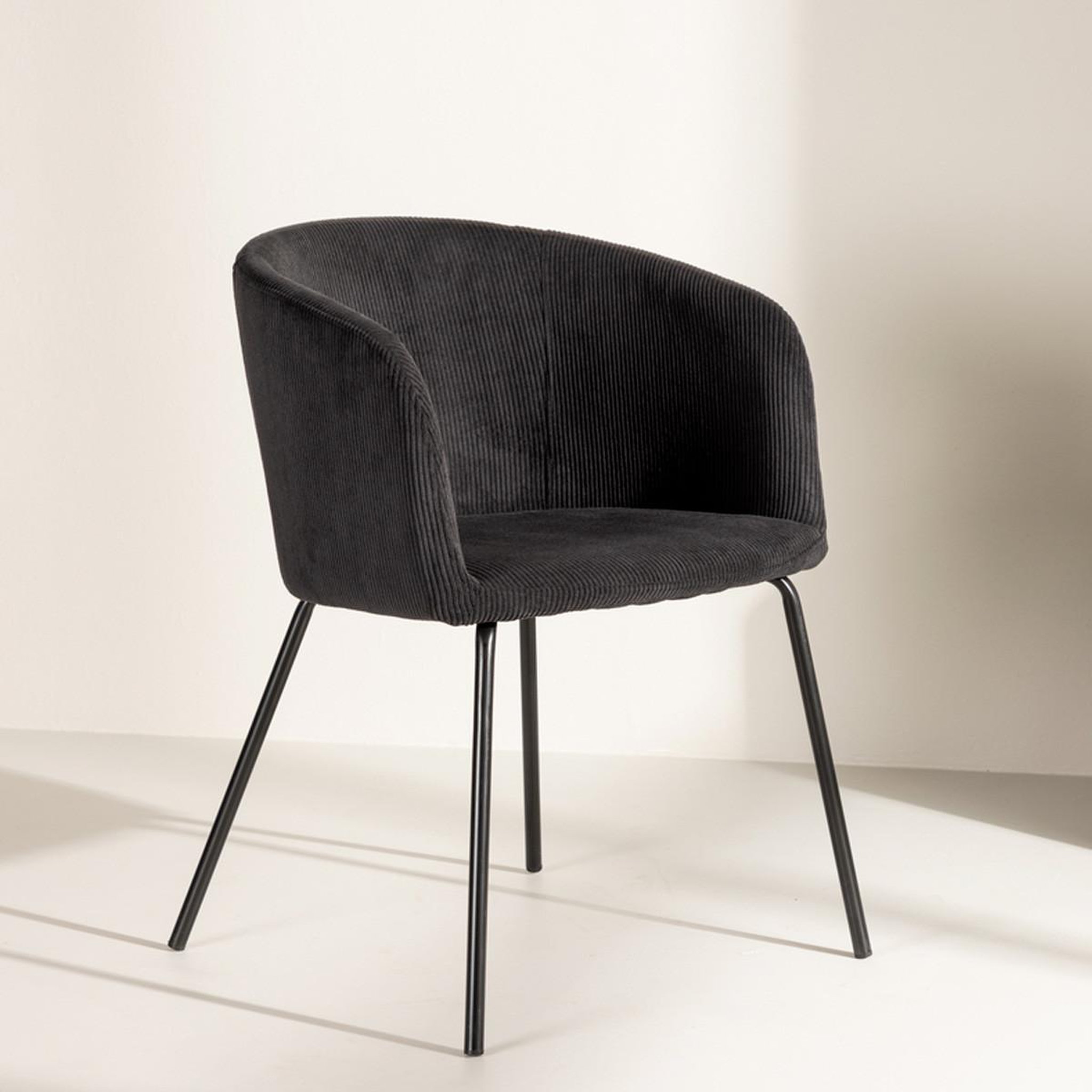 Voir la diapositive 6 : Paris Prix Chaise en velours côtelé  berit  78cm noir