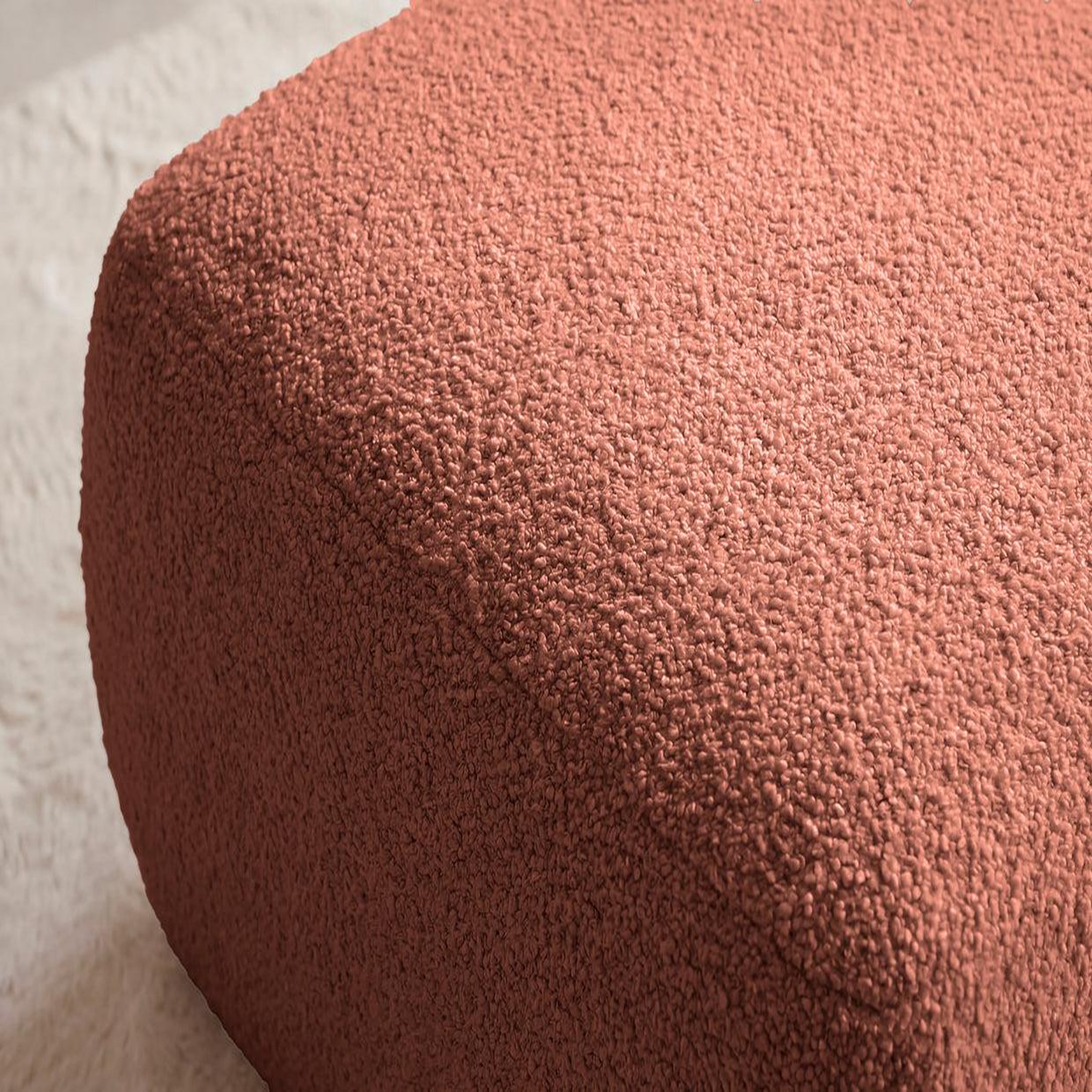 Voir la diapositive 4 : CASANOVA PARIS Ariel - pouf en tissu bouclette 80x80x40
