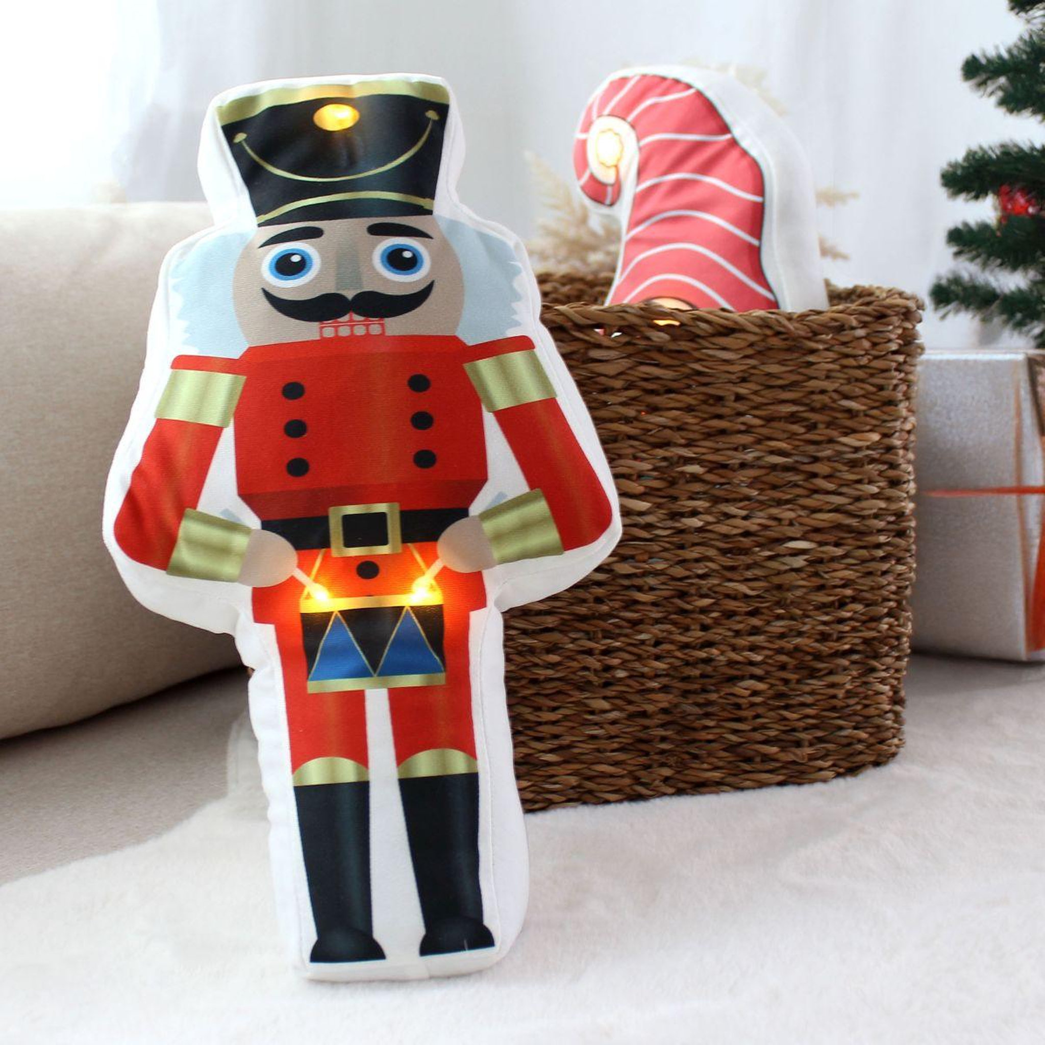 Voir la diapositive 2 : ENJOY HOME Coussin déco de noël 3d led  casse-noisette  40cm multicolore