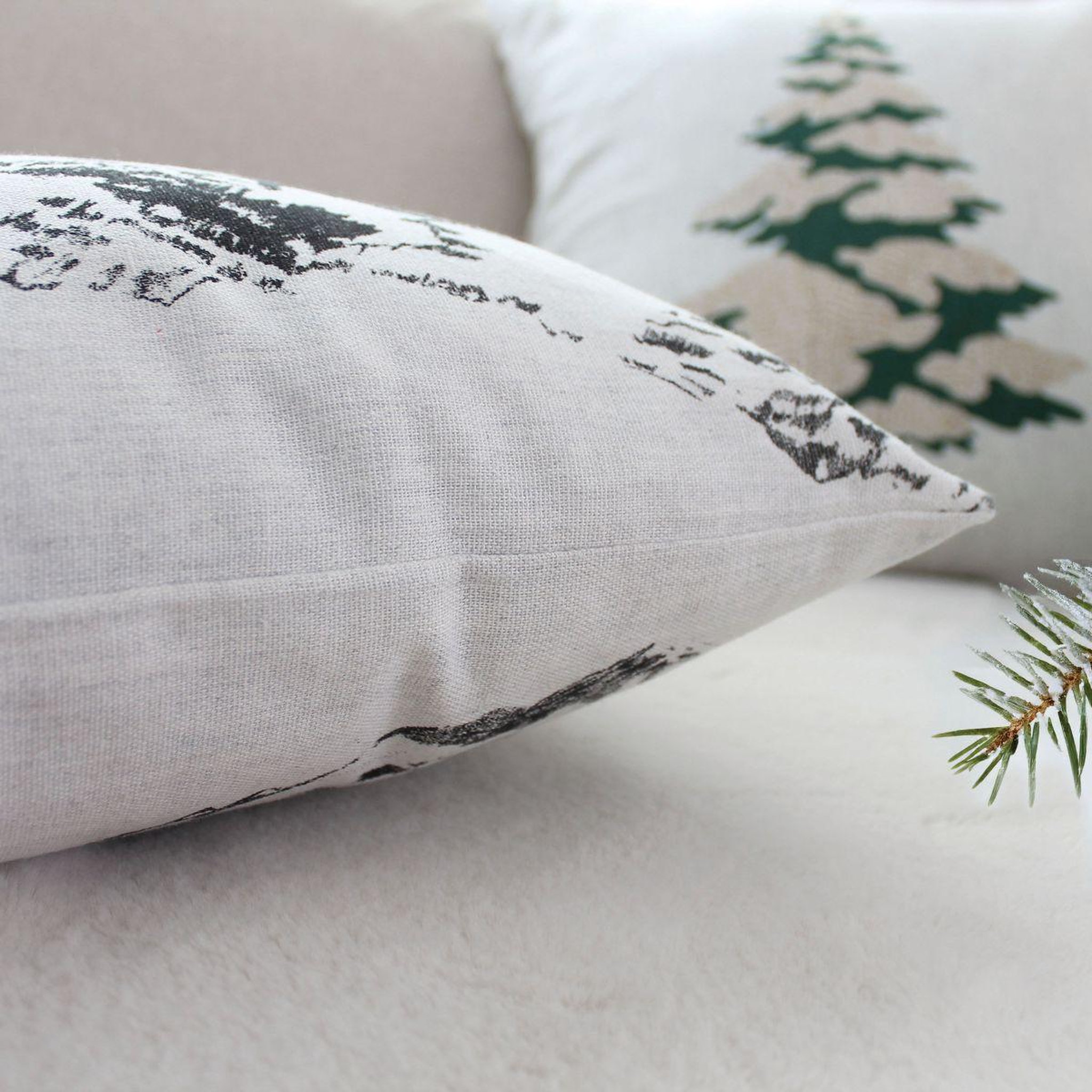 Voir la diapositive 2 : ENJOY HOME Coussin déco de noël  ebène  30x50cm écru & anthracite