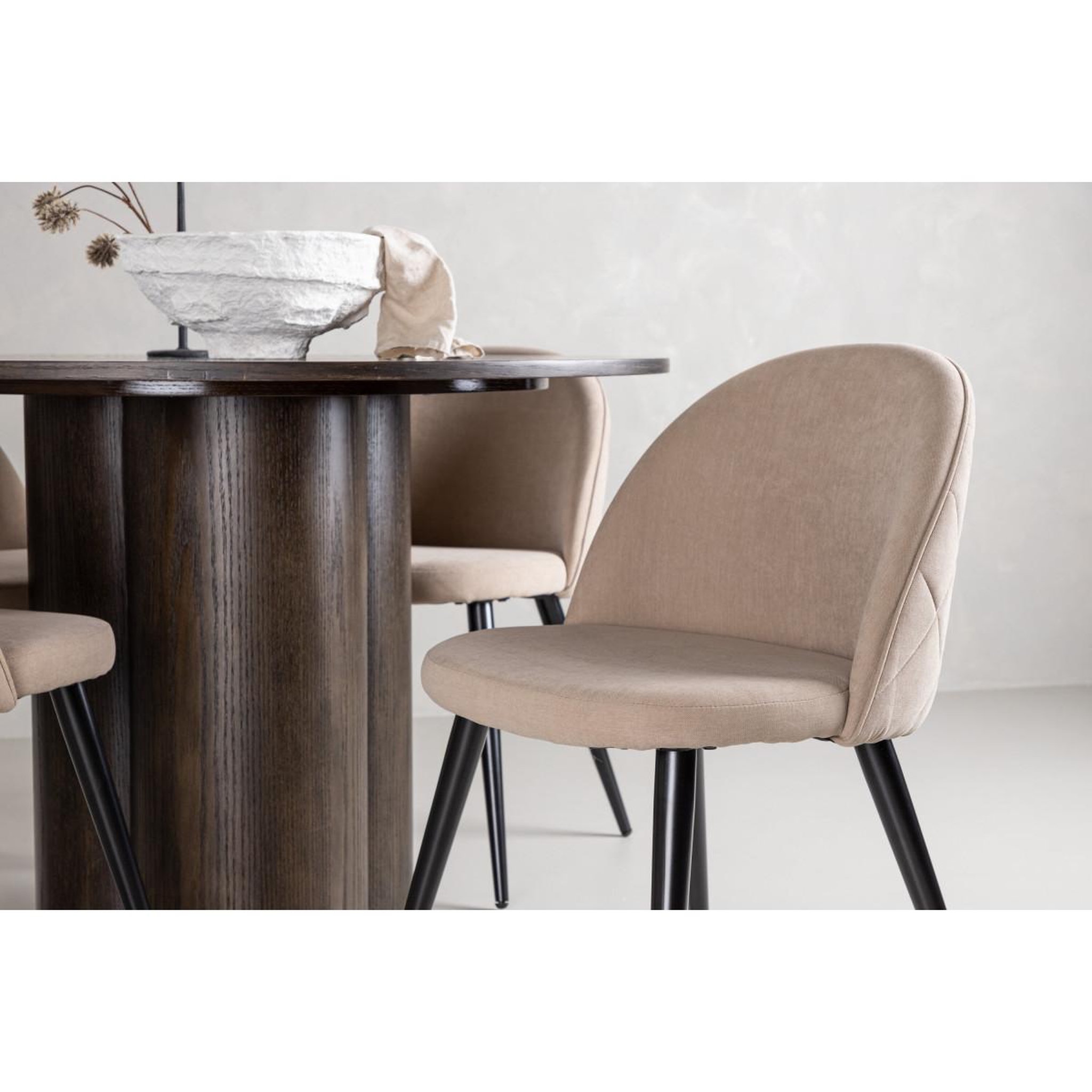 Voir la diapositive 4 : Paris Prix Ensemble table à manger & 4 chaises  olivia & velvet  110cm moka & beige