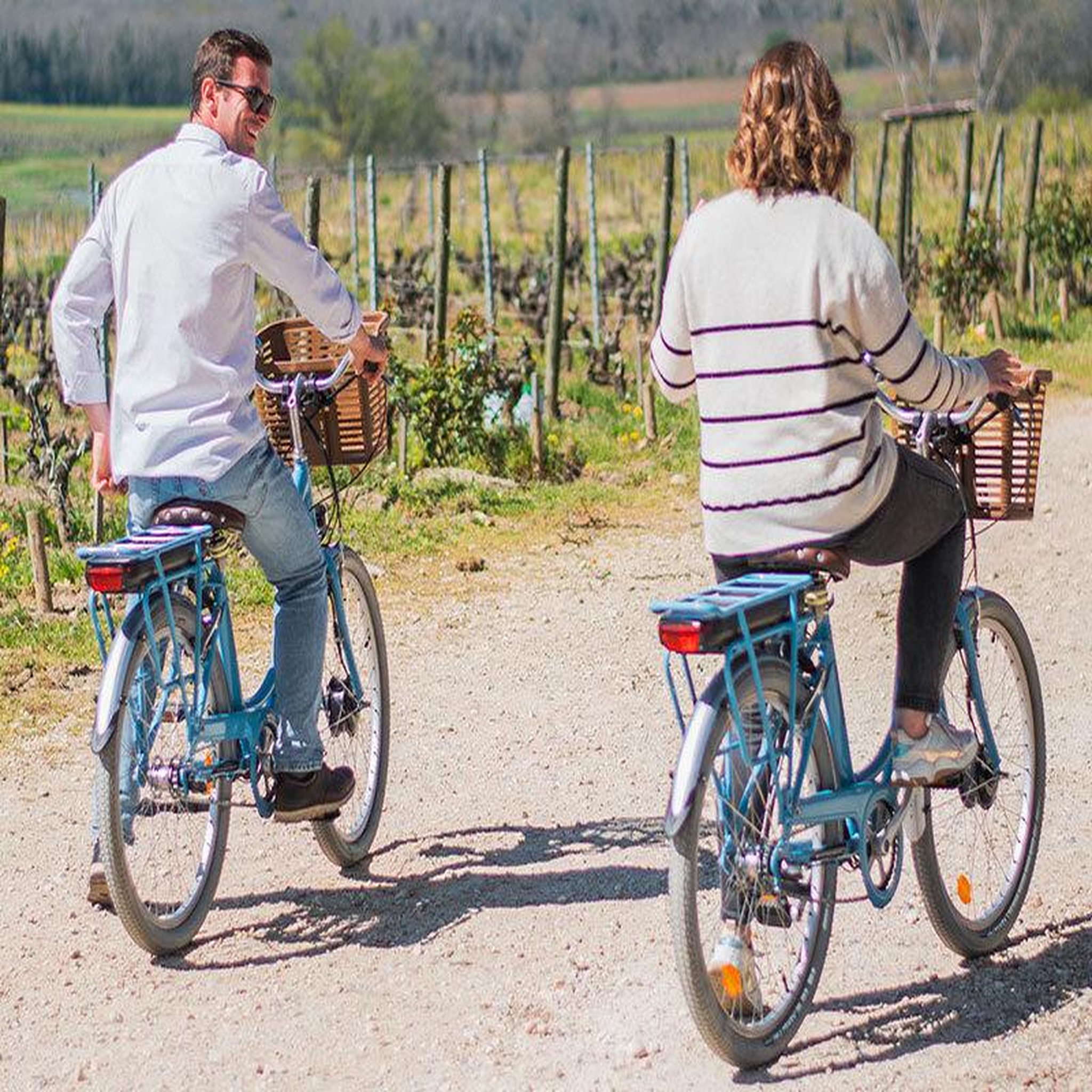 Voir la diapositive 4 : Smartbox Visite de chai avec dégustation de vin, pique-nique et location de vélos dans un château à sauternes - coffret cadeau gastronomie