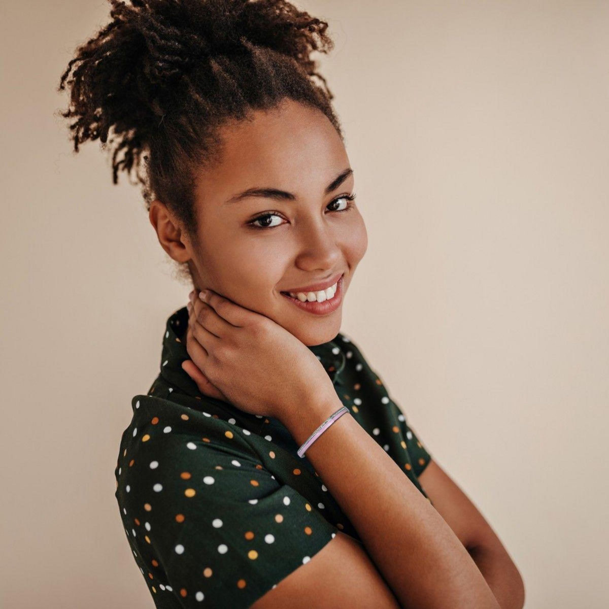 SC CRYSTAL Bracelet en Résine colorée ayant un aspect proche de l'Email orné de Cristaux scintillants par SC Crystal