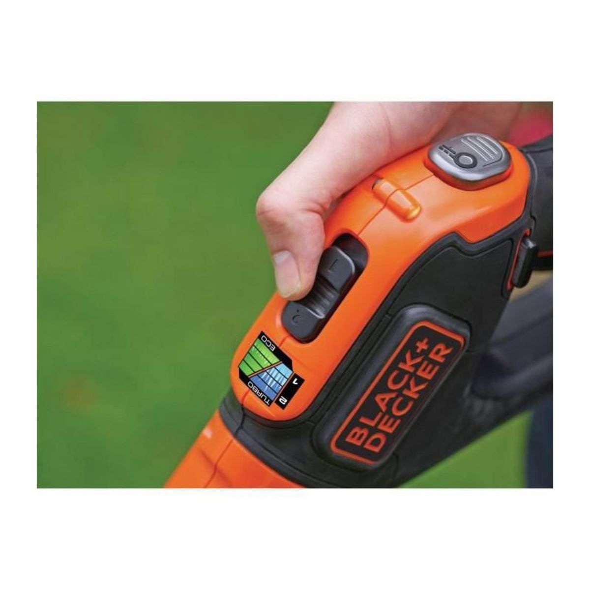 Black et Decker BLACK + DECKER Coupe-Bordures 30 cm sans fil LITHIUM 18V POWERCOMMANDTM- 4Ah - 1 batterie - 1 bobine de 10m fil 1,6mm - 1 charge