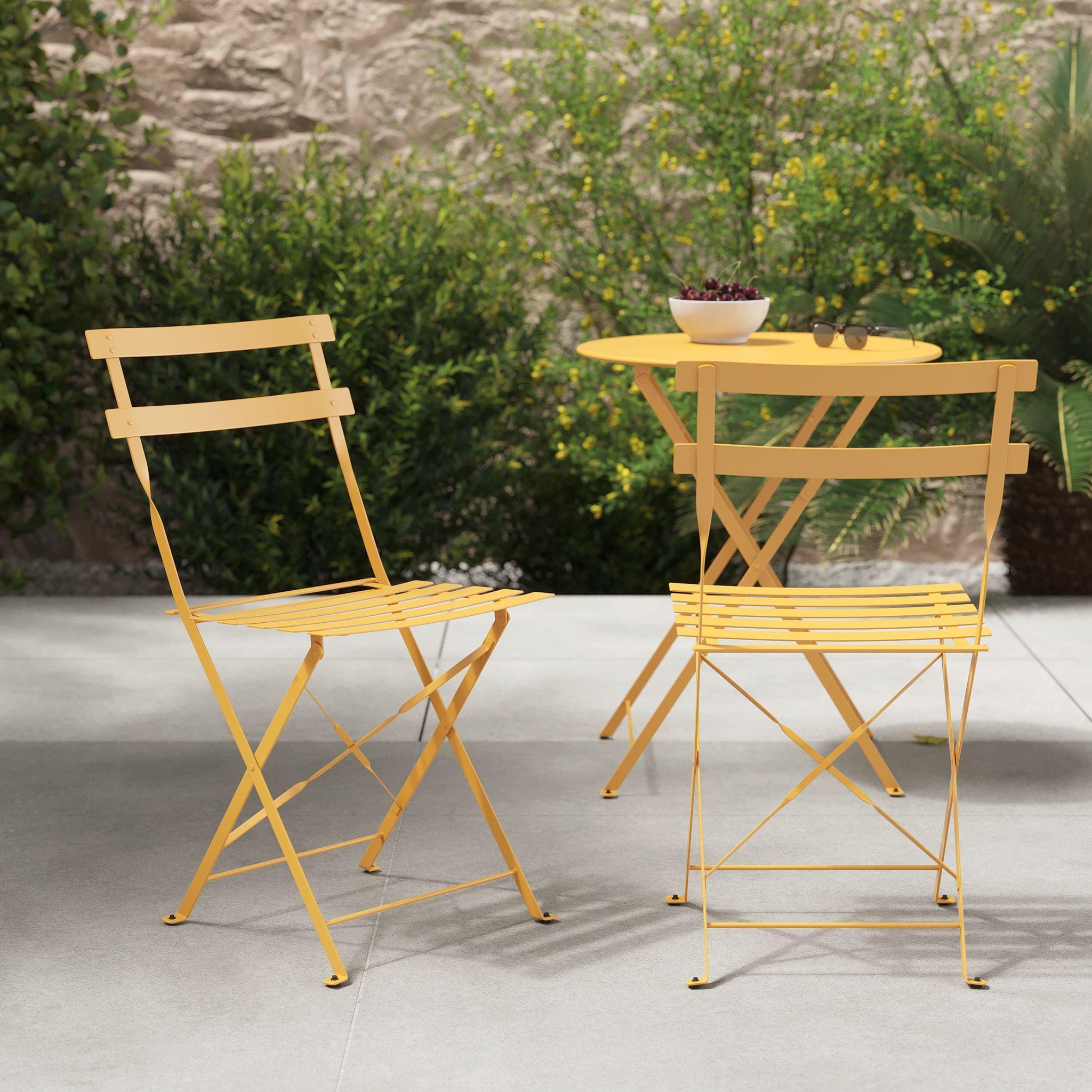 Voir la diapositive 6 : MAISON PAVANE Table ronde et chaises de jardin pliantes 2 places en métal jaune-kayla
