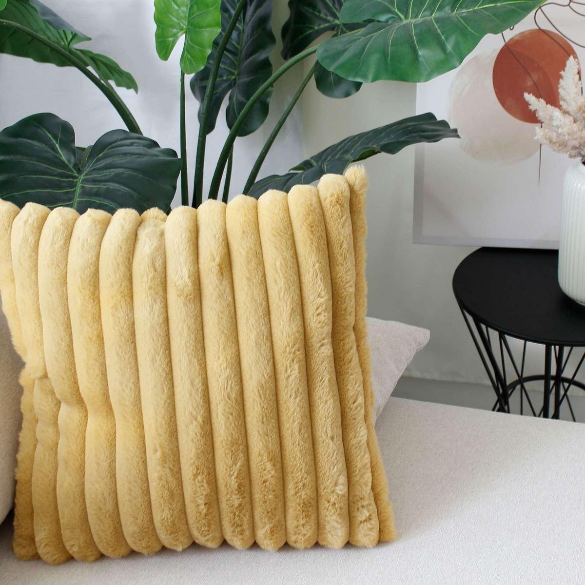 TOILINUX Coussin SELA imitiation fourrure