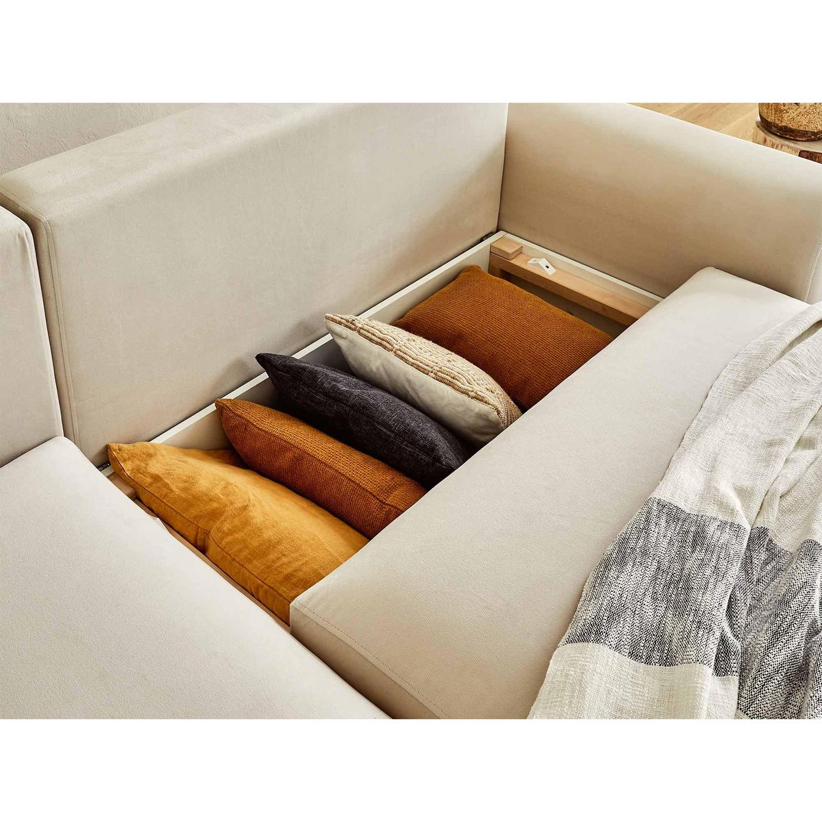 LISA DESIGN Camelia - canapé d'angle réversible - 4 places - convertible avec coffre et poches - en velours