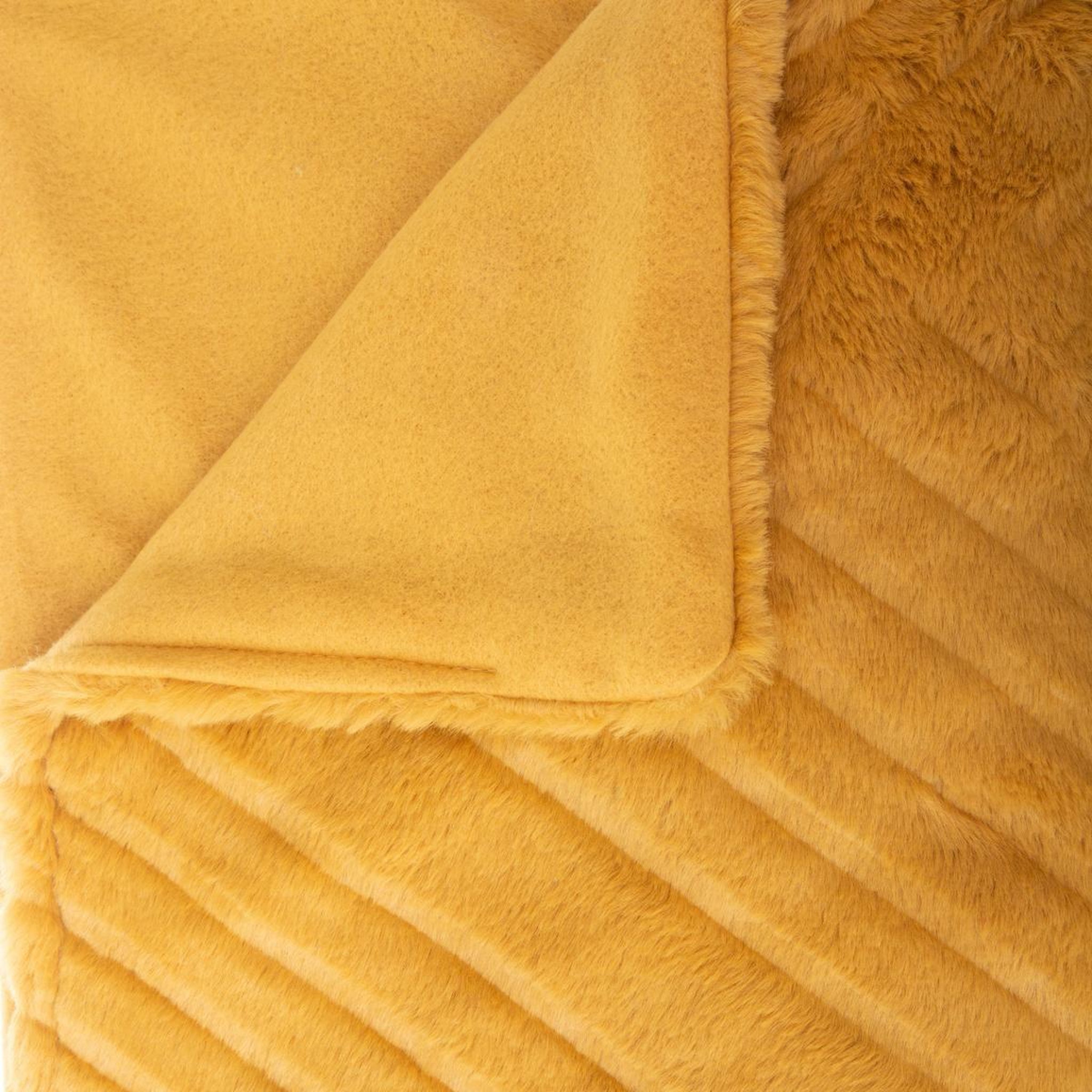 Voir la diapositive 2 : ATMOSPHERA Plaid imitation fourrure  geo  120x160cm ocre