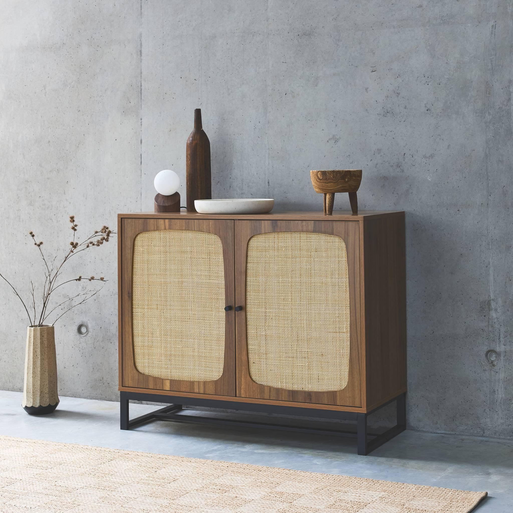Voir la diapositive 2 : SWEEEK Buffet rétro décor bois foncé et cannage. buffet haut. vaisselier. 2 portes avec pieds en métal noir L100cm