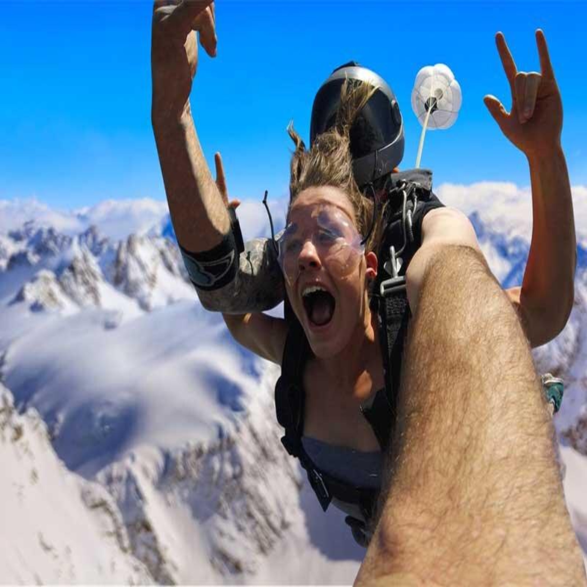 Voir la diapositive 4 : Smartbox Saut en parachute tandem à font-romeu dans les pyrénées - coffret cadeau sport & aventure