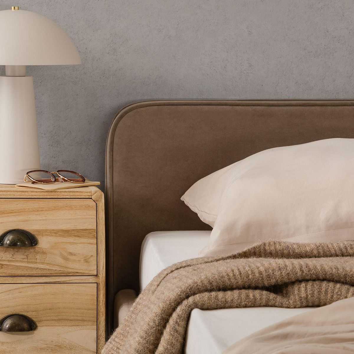 IDIMEX Lit double RAVELLO 140 x 190 cm, revêtement en tissu