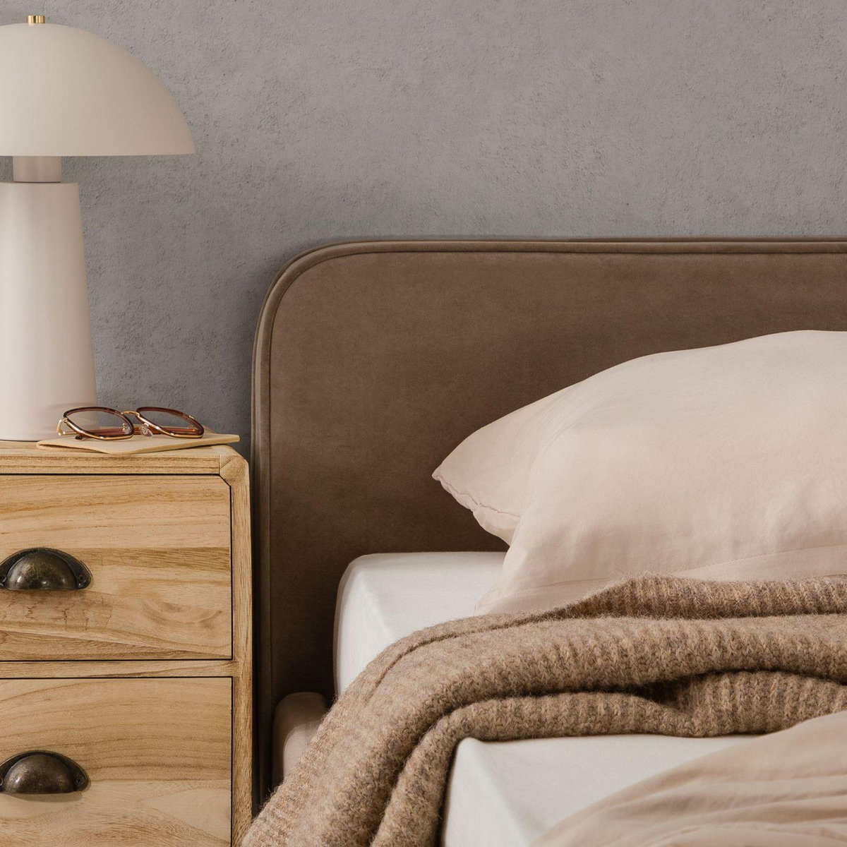 IDIMEX Lit double RAVELLO 140 x 190 cm, revêtement en tissu