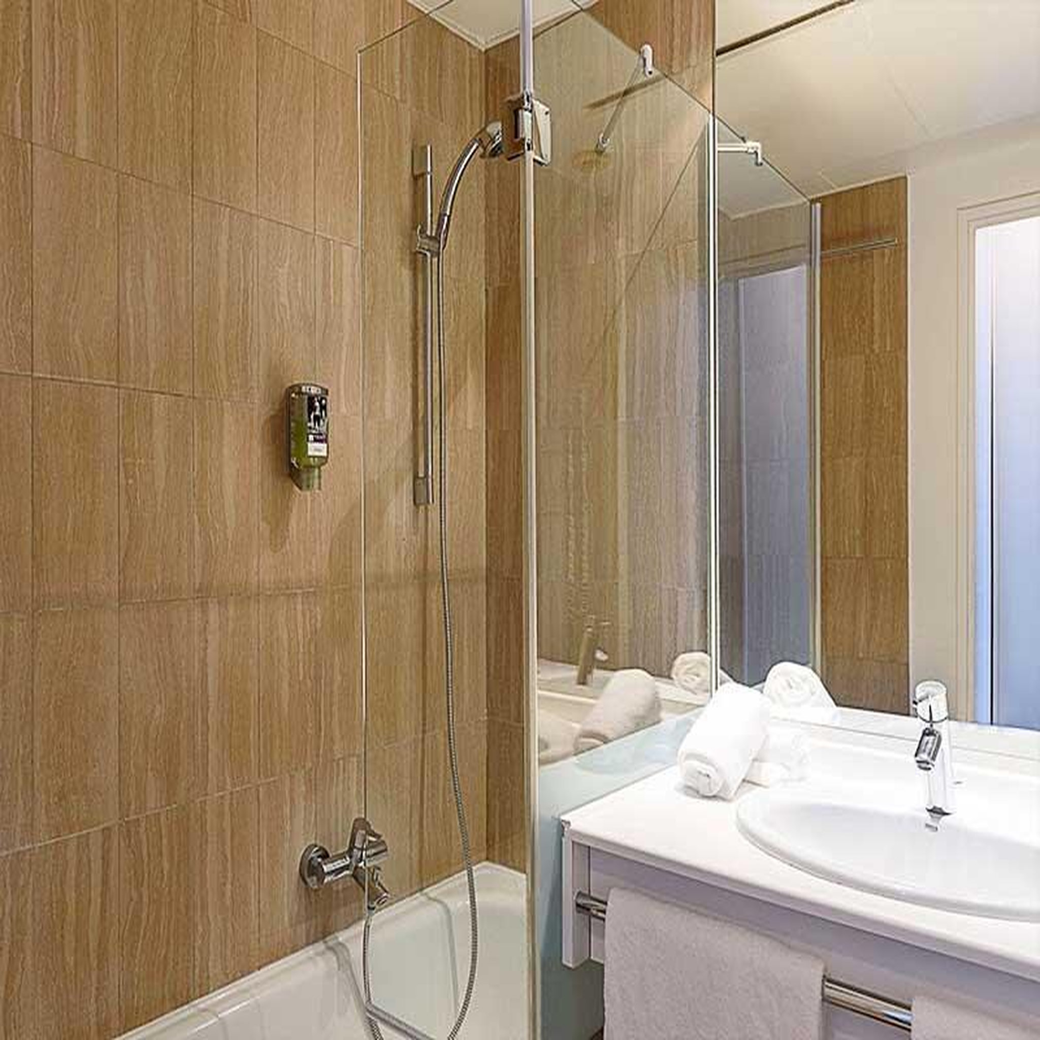 Voir la diapositive 3 : Smartbox 2 nuits à l'hôtel mercure thalasso & spa port-fréjus 4* sur la côte d'azur - coffret cadeau séjour