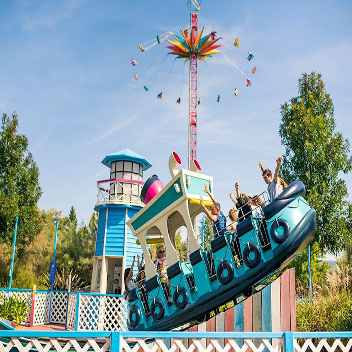 Smartbox Journée amusante : 2 entrées Grand Visiteur et 1 entrée enfant pour le parc Walibi Rhône-Alpes - Coffret Cadeau Multi-thèmes