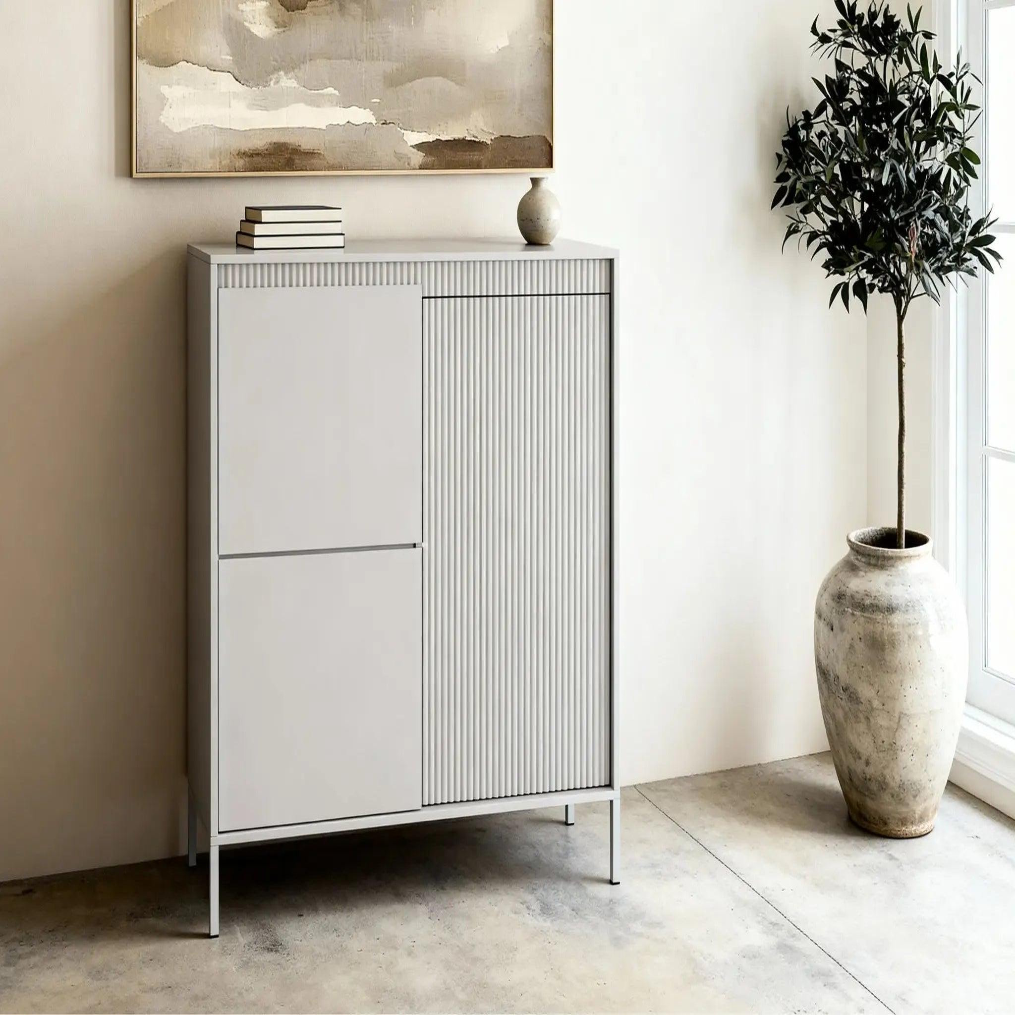 Voir la diapositive 2 : CASANOVA PARIS Alina - commode 2 portes pieds en métal
