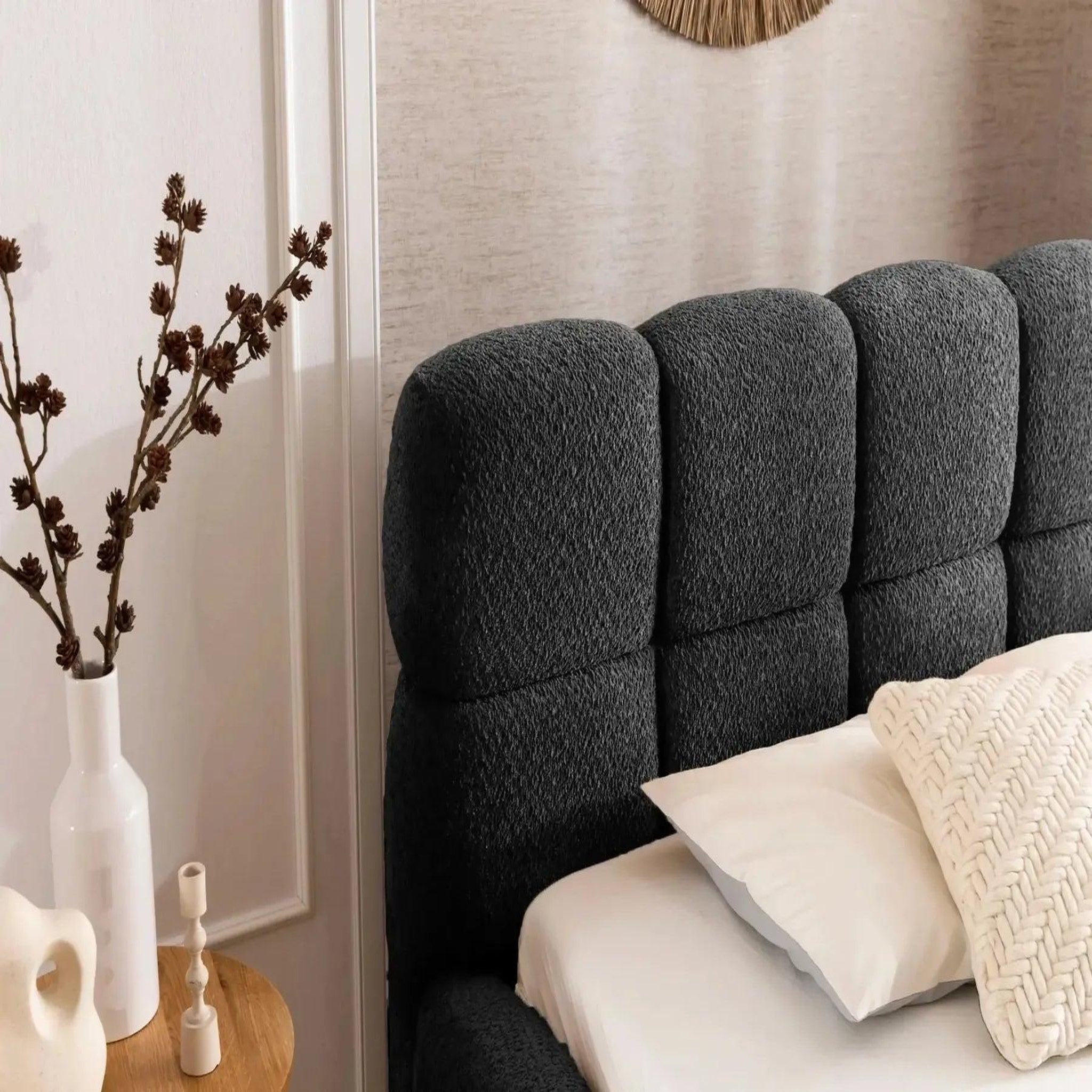 Voir la diapositive 4 : CASANOVA PARIS Elise - lit coffre tissu bouclette