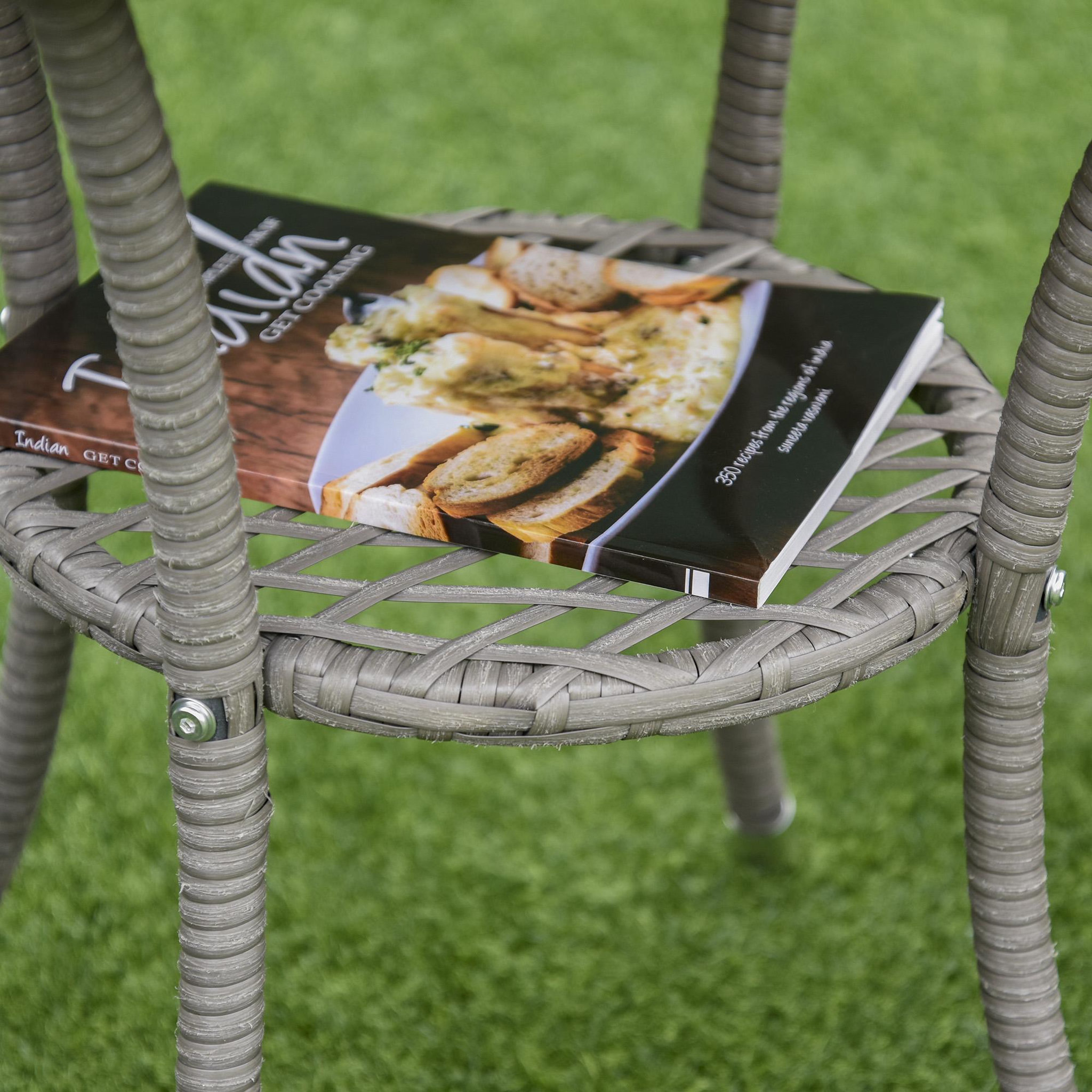 Voir la diapositive 5 : OUTSUNNY Outsunny ensemble salon de jardin 2 places : 2 fauteuils et table basse plateau verre trempé résine tressée imitation rotin avec coussins gris