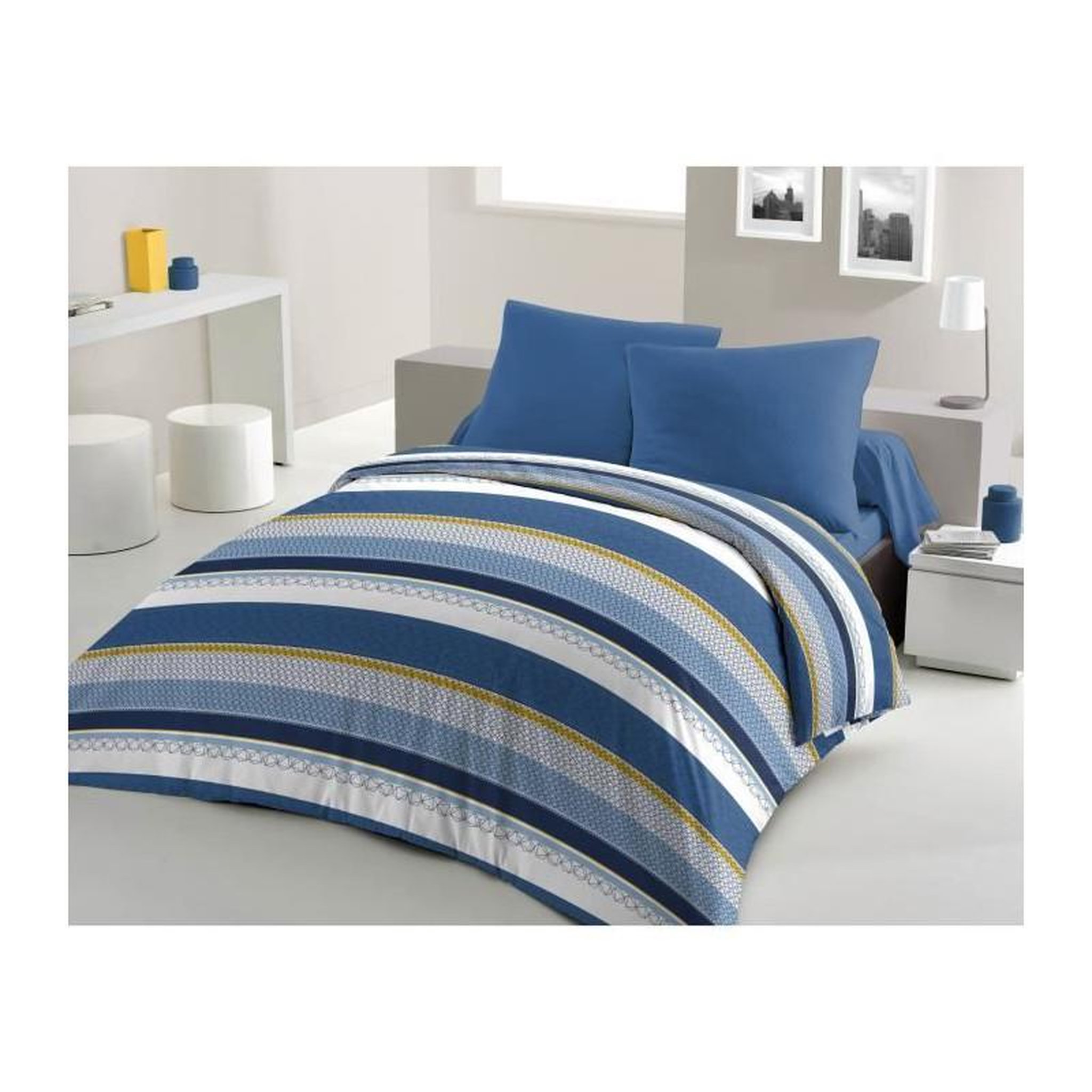 Voir la diapositive 1 : HOME LINGE PASSION Parure de couette microfibre HOME PASSION STANIS - 1 housse de couette 220 x 240 cm + 2 taies d'oreiller 63 x 63 cm - Bleu