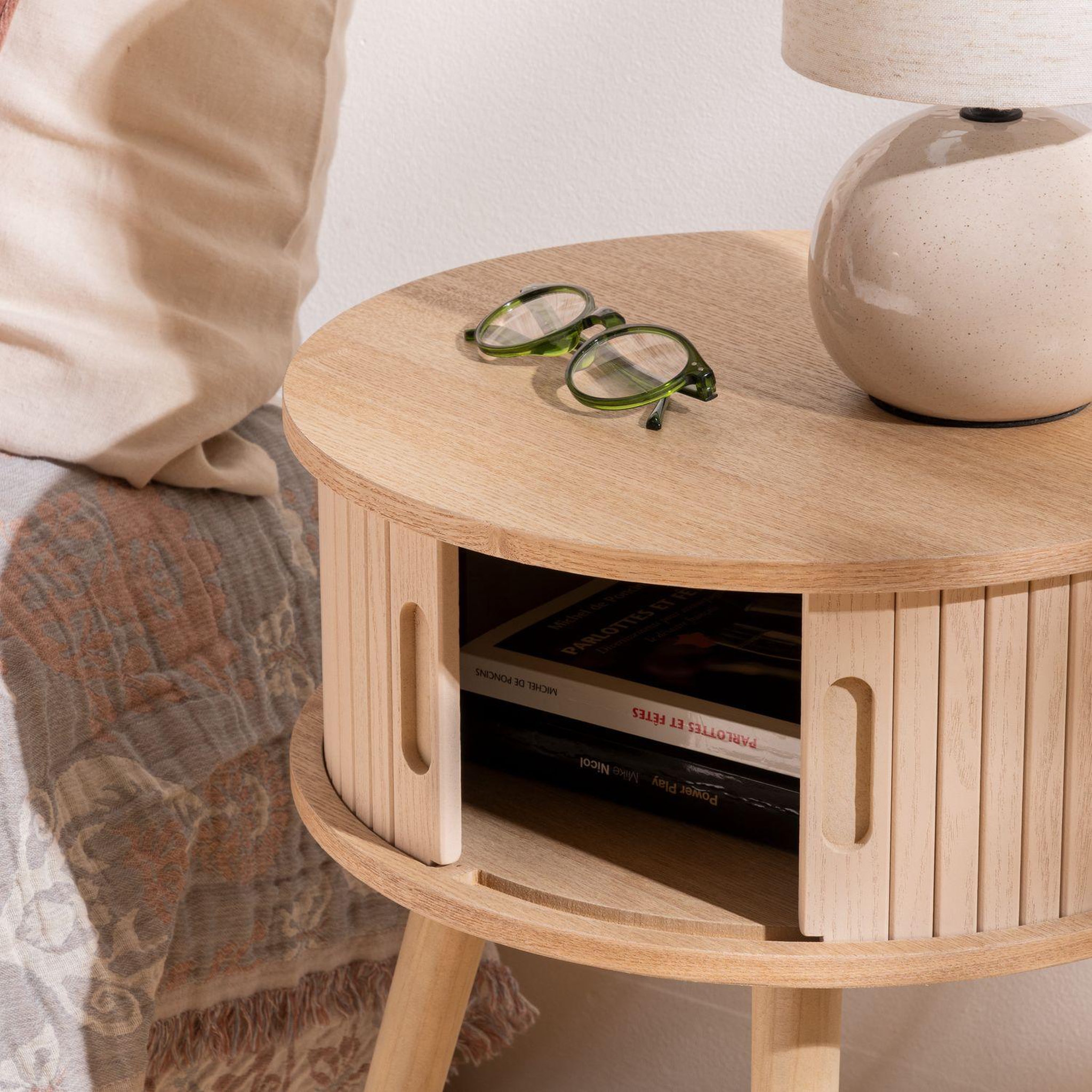 Voir la diapositive 2 : ATMOSPHERA Table basse ronde 2 portes en bois nyos - beige