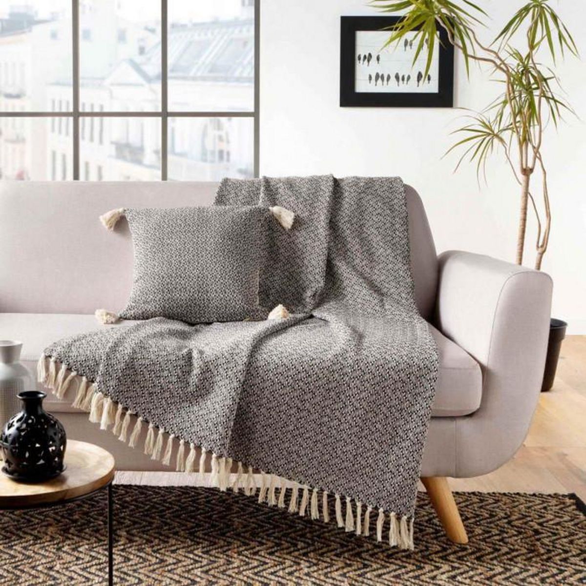 Paris Prix Coussin Déco à Pompons  Junon  40x40cm Noir