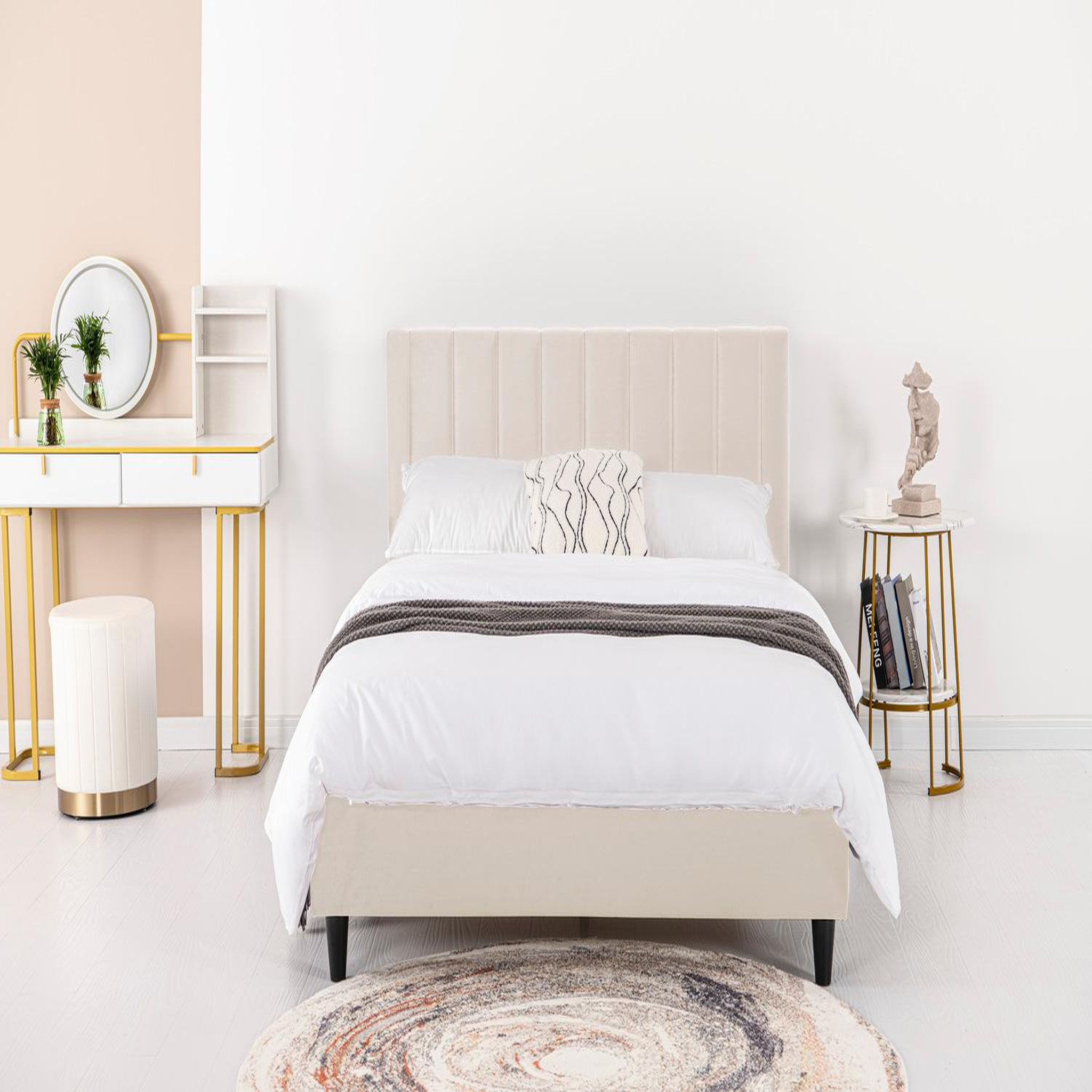 Voir la diapositive 2 : CONCEPT USINE Lit 140x190 cm en velours beige cambridge