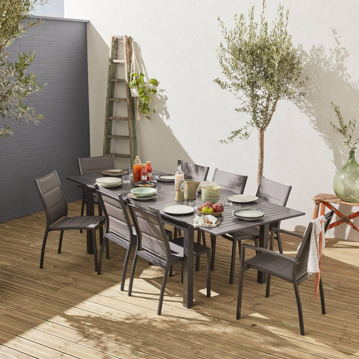 SWEEEK Table de jardin extensible aluminium + 8 assises - Chicago Anthracite/Gris taupe - Table en aluminium 175/245cm avec rallonge et 8 assises en textilène