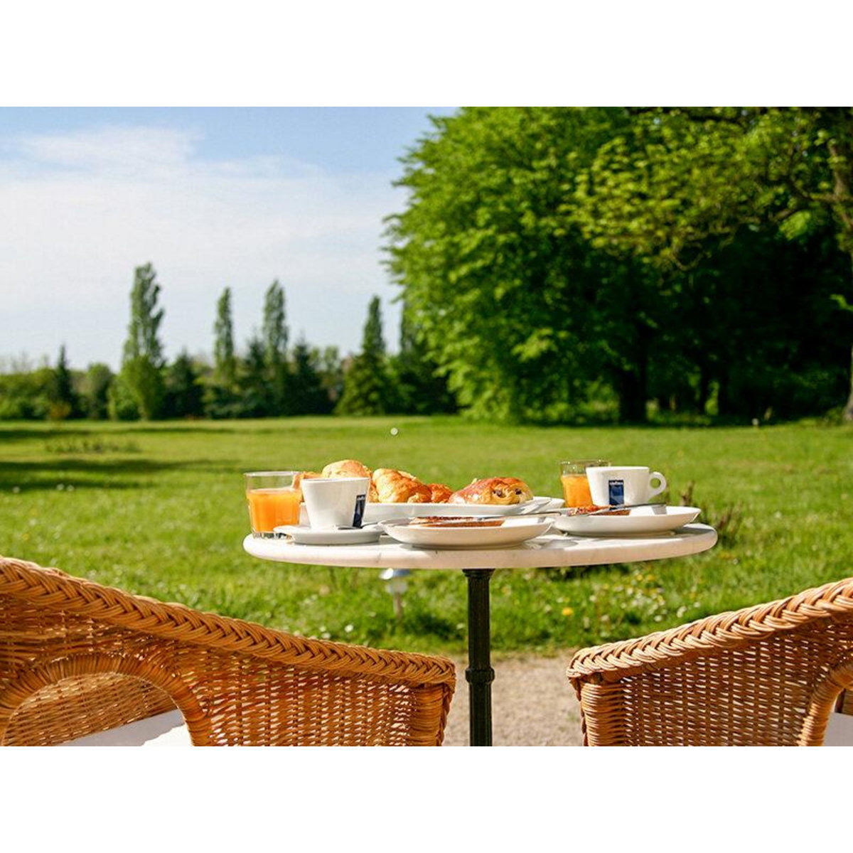 Smartbox 2 jours dans un château avec dîner et vin près de Vichy - Coffret Cadeau Séjour