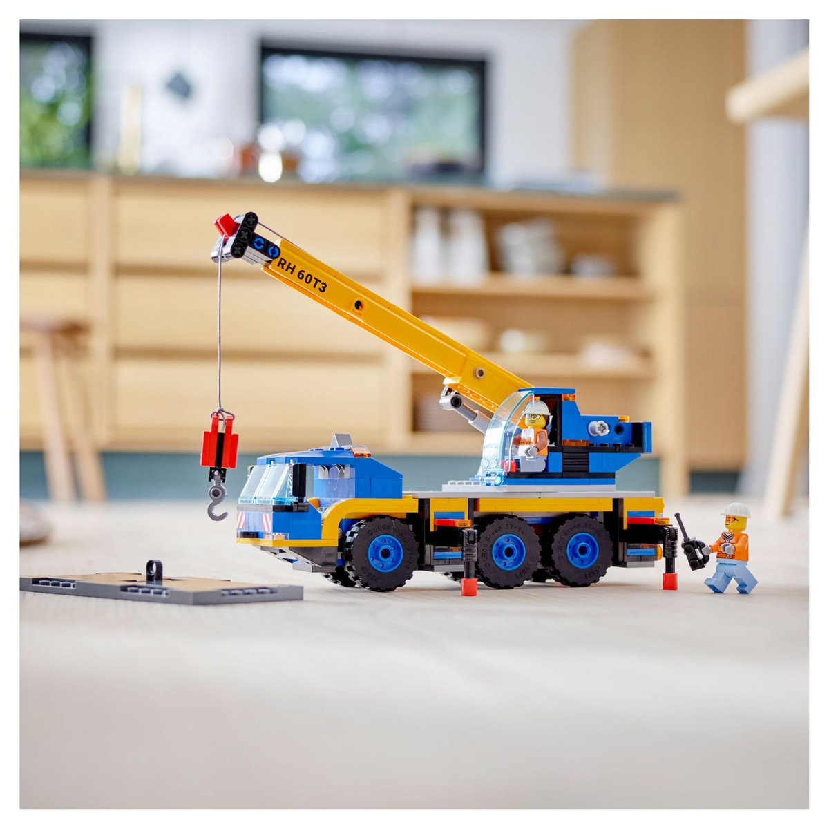 LEGO City 60324 - La Grue Mobile, Jouet Camion de Chantier, Cadeau Garçons et Filles de 7 Ans
