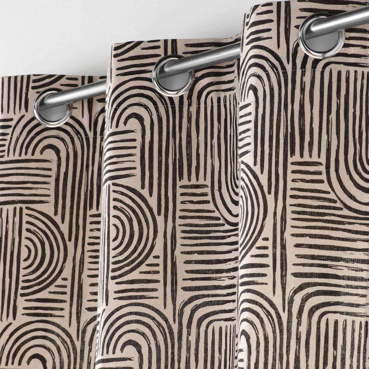 Douceur d'Intérieur Rideau à œillets ESTERO - Polycoton imprimé - 140 x 240 cm - Ecru et noir