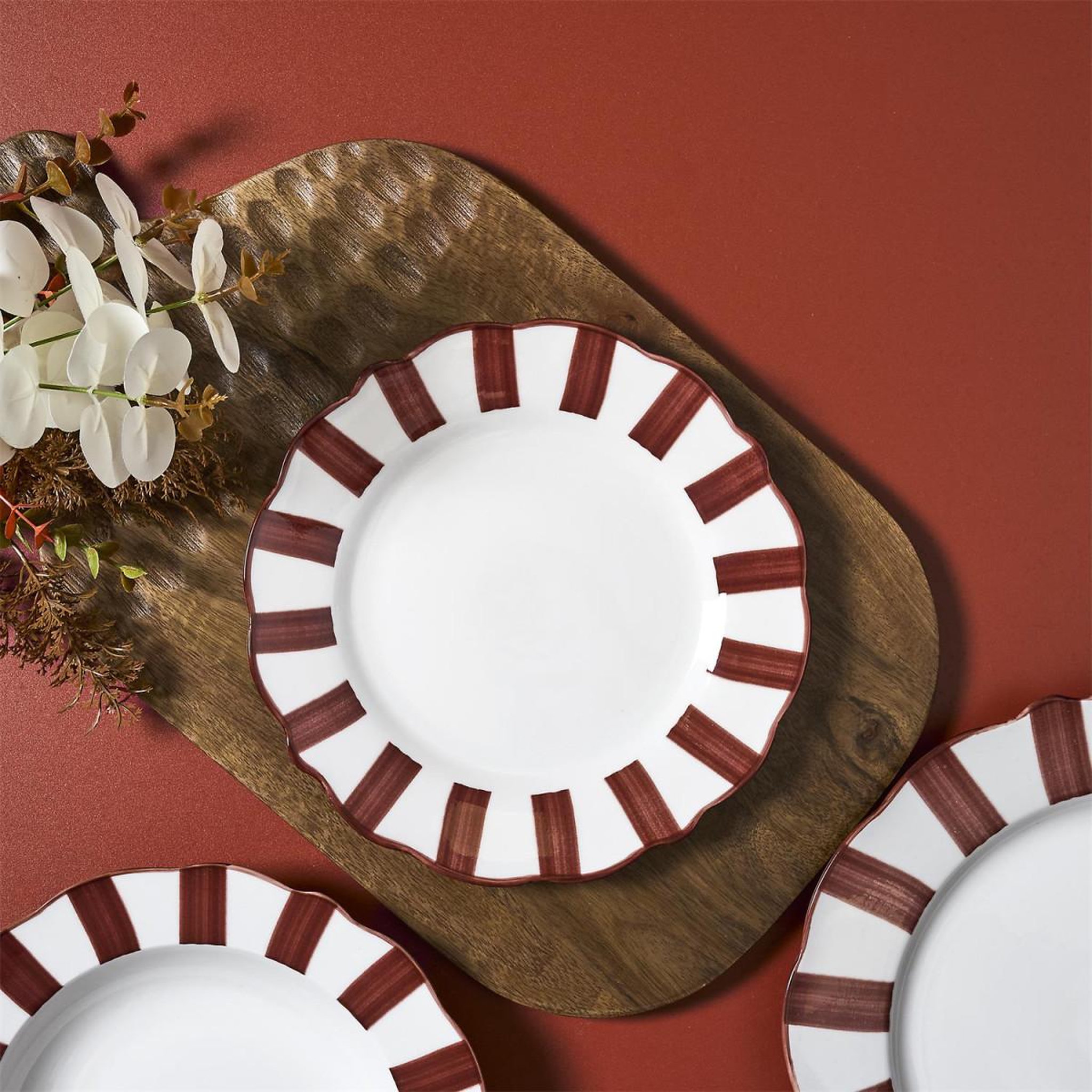 Voir la diapositive 3 : COOK CONCEPT Lot de 6 assiettes à dessert  cleo  19cm bordeaux & blanc