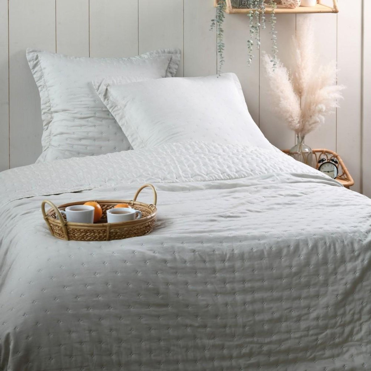 Lovely Casa Couvre lit boutis réversible 260x240 avec 2 taies coloris naturel