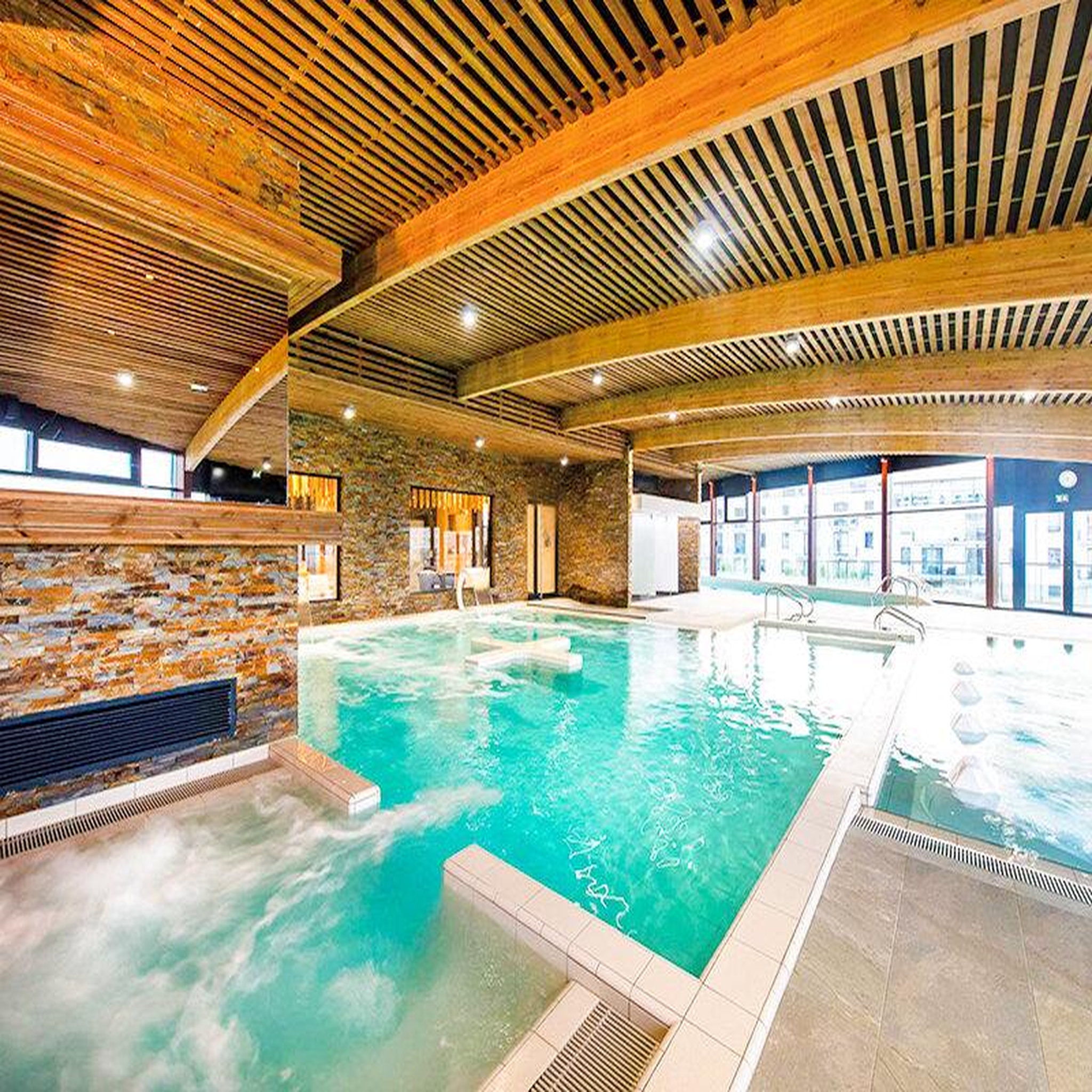 Voir la diapositive 3 : Smartbox Escapade relaxante de 3 jours avec accès à l'espace détente dans un hôtel 4* à concarneau - coffret cadeau séjour