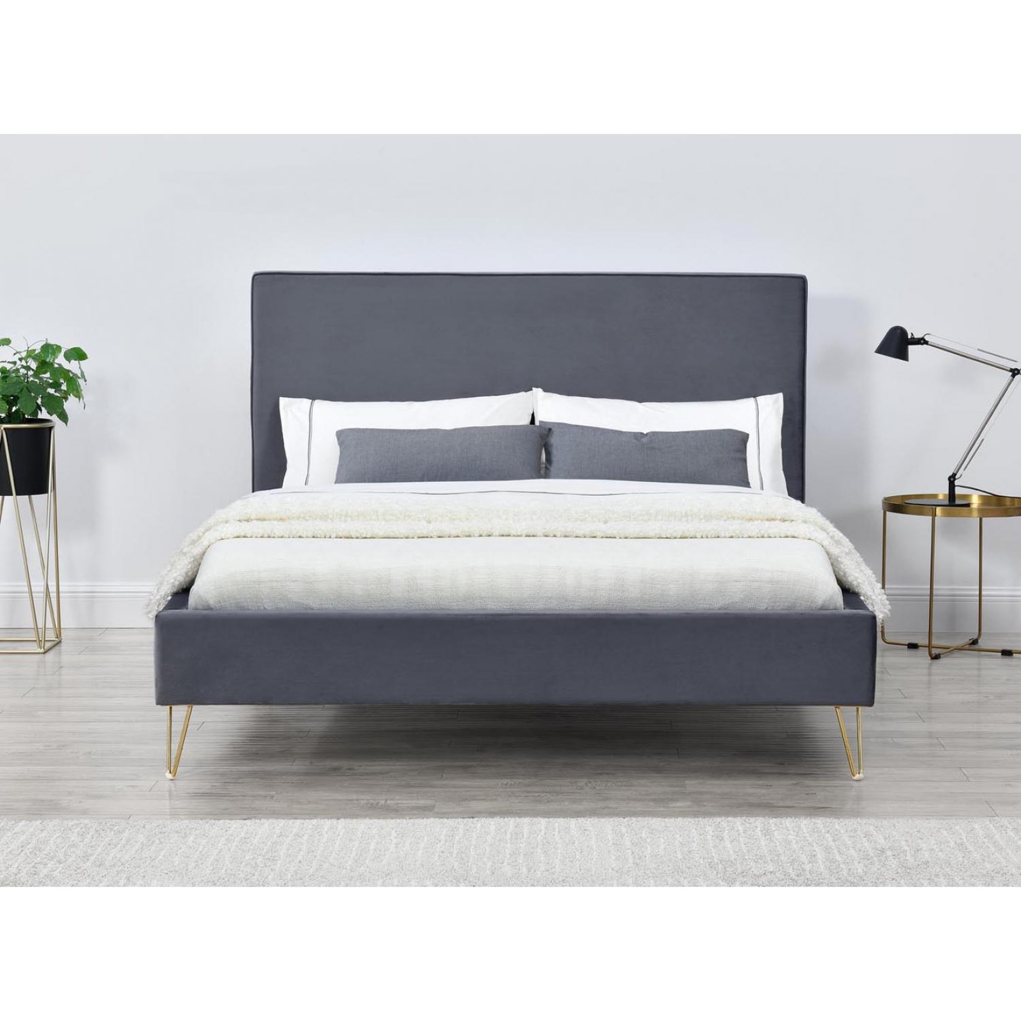 Voir la diapositive 4 : CONCEPT USINE Lit 160 x 200 cm en velours et laiton gris riverside