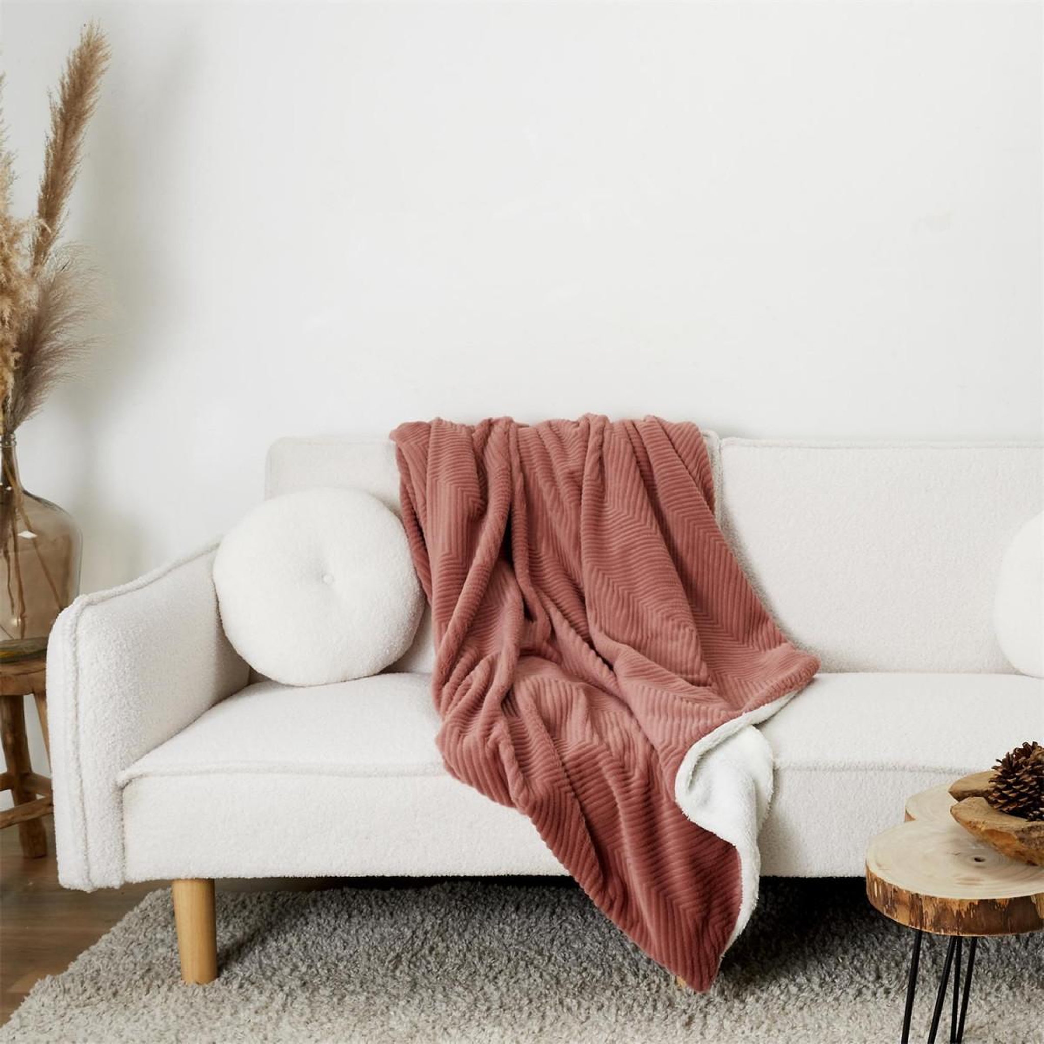Voir la diapositive 5 : The Home Deco Factory Plaid velours imitation fourrure  sherpa  140x200cm rose