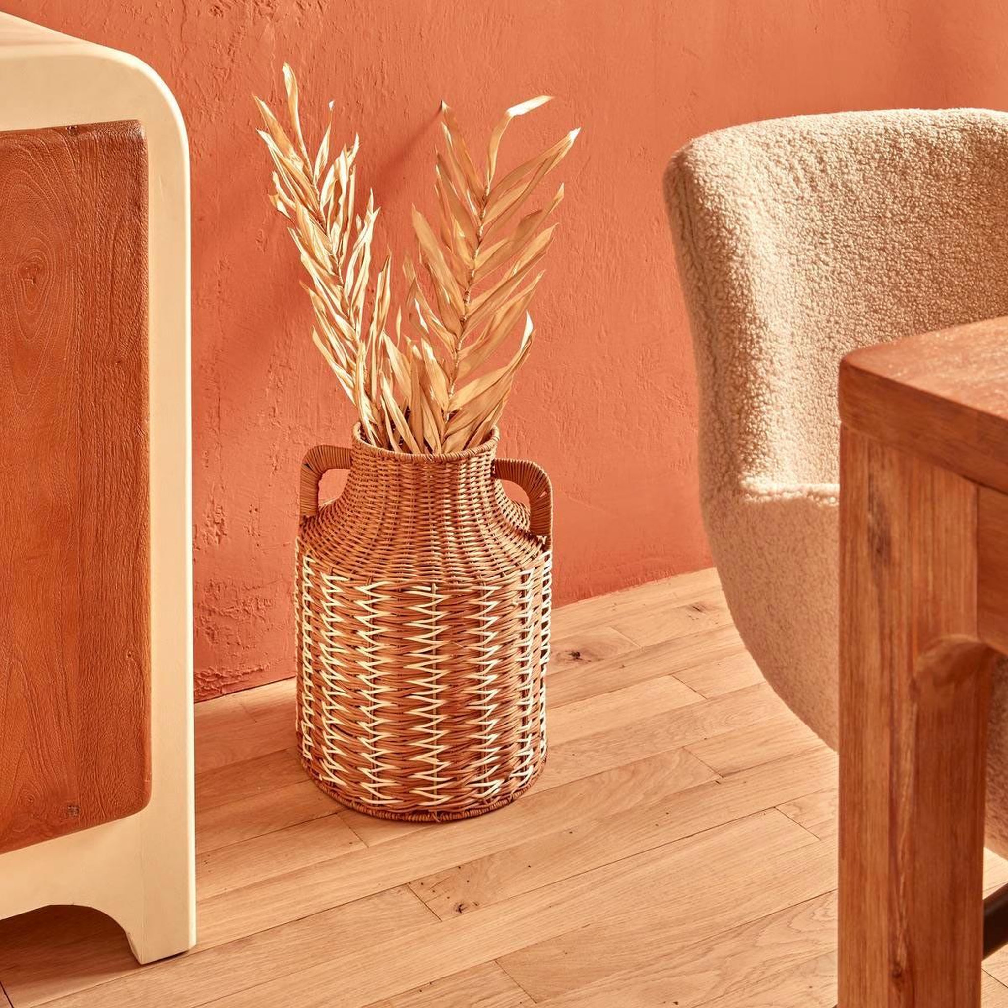 Voir la diapositive 2 : ATMOSPHERA Vase design en rotin  soro  37cm marron
