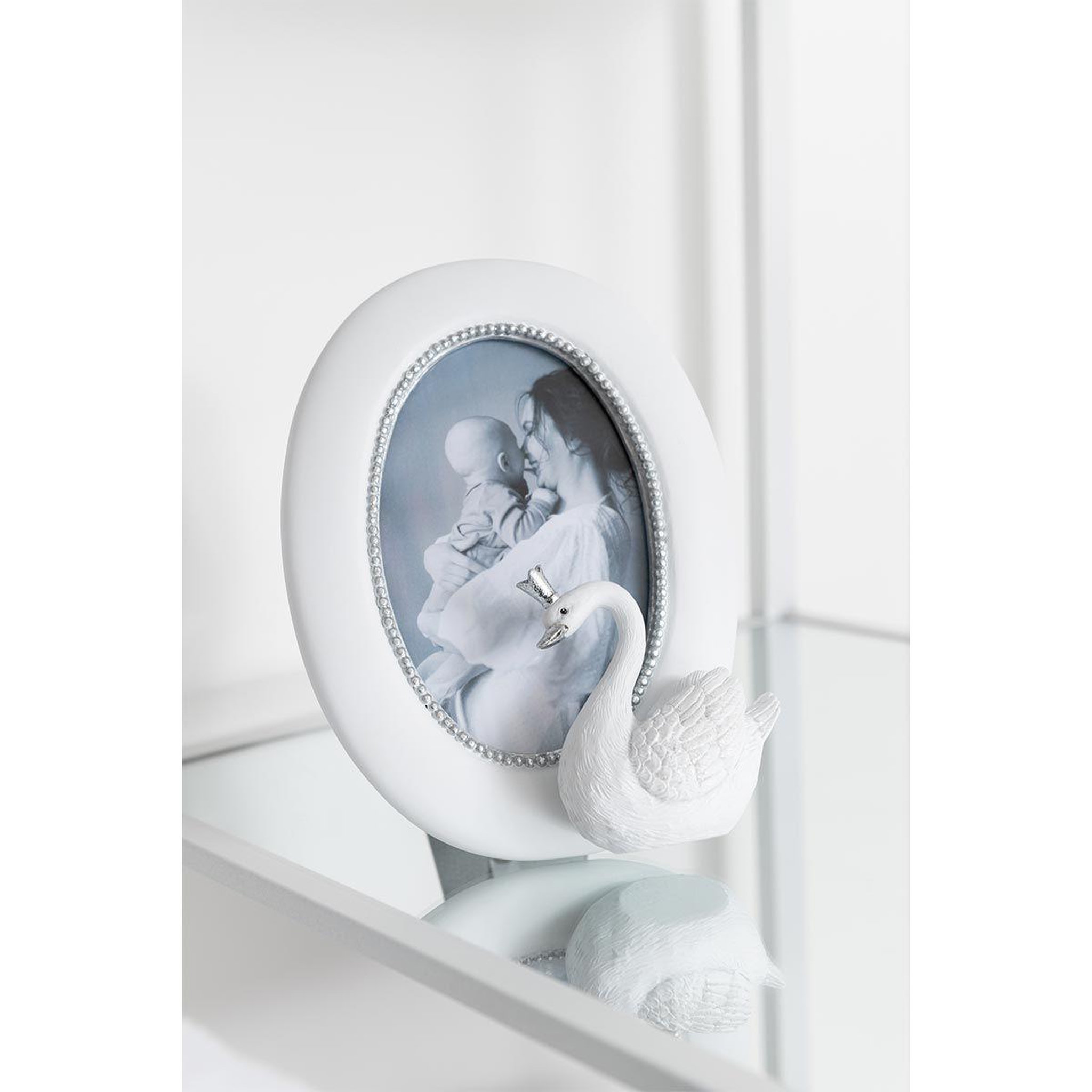Voir la diapositive 3 : J-LINE Cadre photo déco  cygne  15x20cm blanc