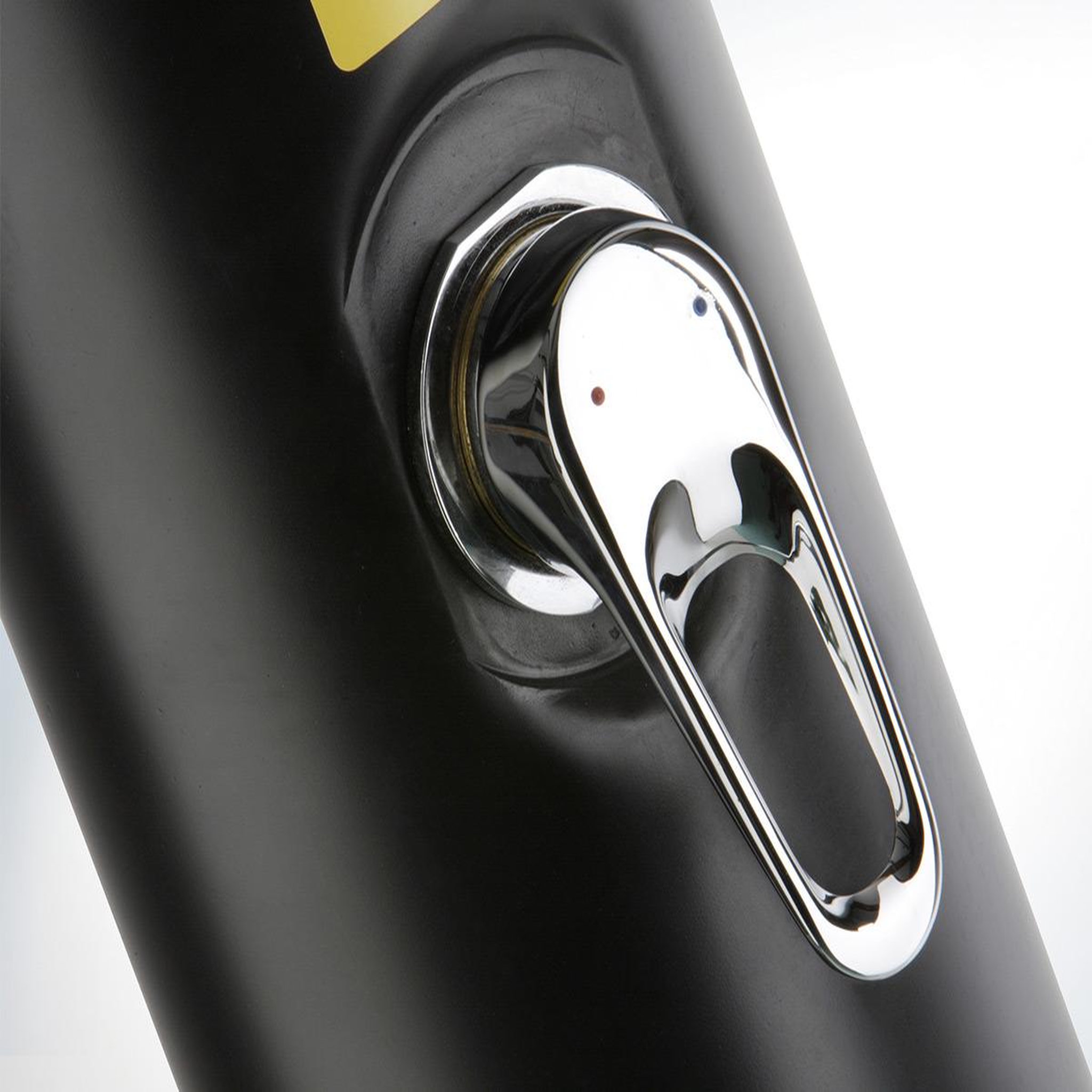 Voir la diapositive 2 : GRE Douche solaire 20 L Noire courbée - Gré