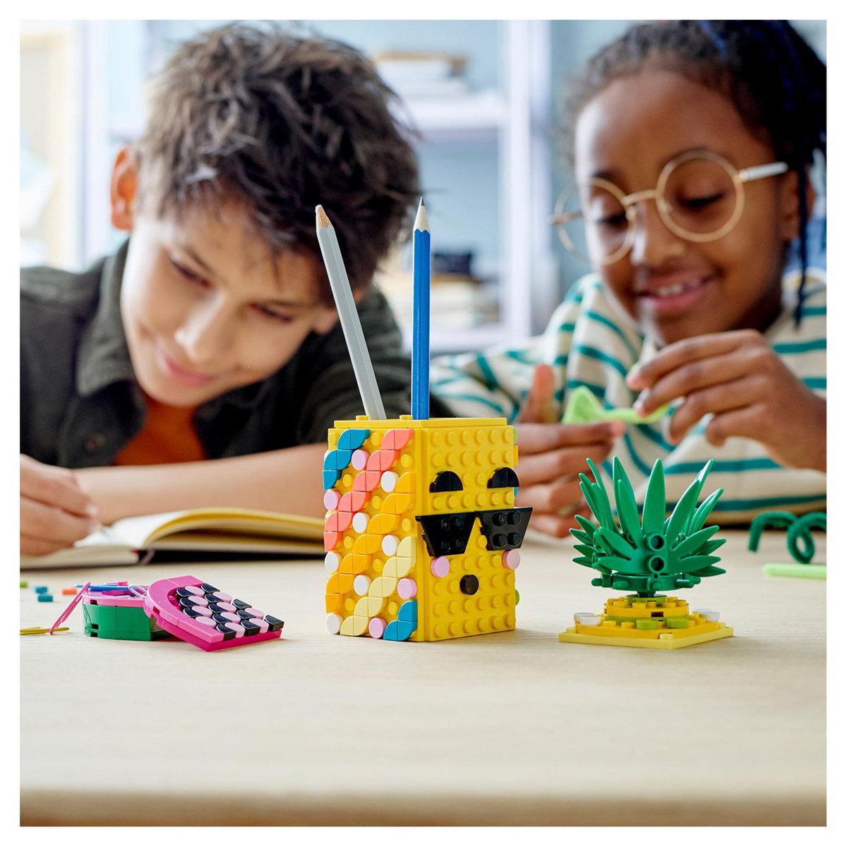 LEGO DOTS 41906 - Le pot à crayons Ananas