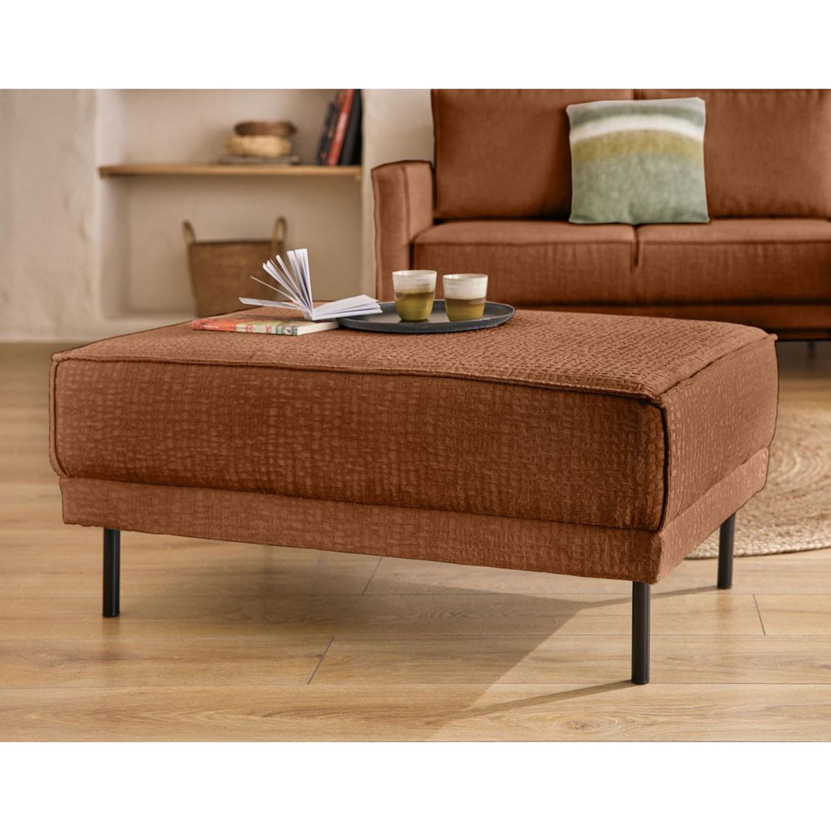 LISA DESIGN Charlie - pouf - pieds hauts - en tissu velours relief