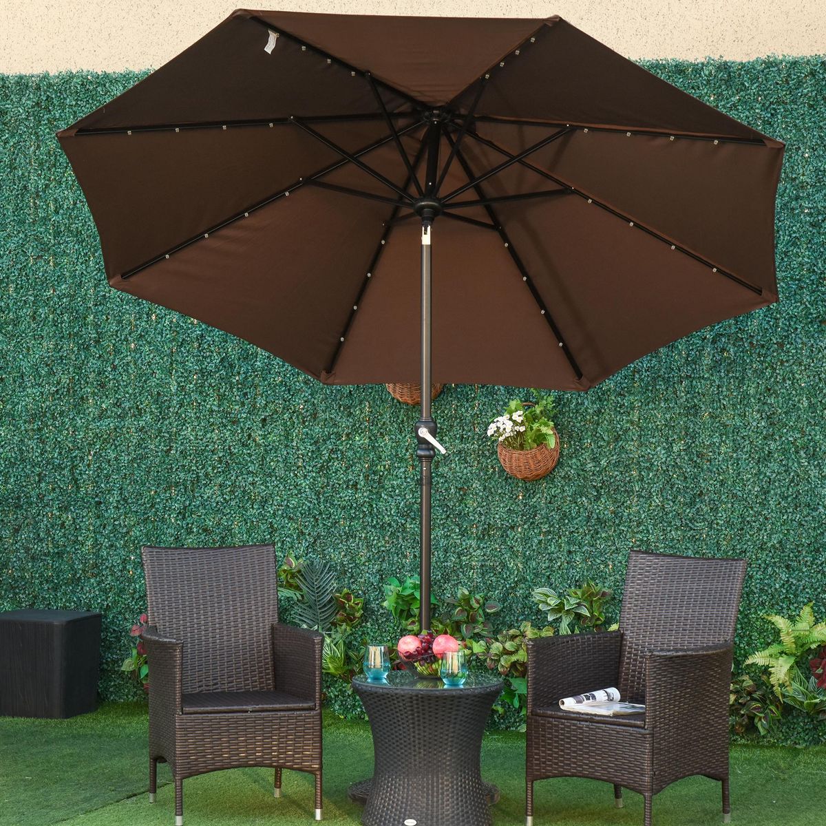 OUTSUNNY Parasol lumineux octogonal inclinable Ø 2,67 x 2,4H m parasol LED solaire métal polyester haute densité 180 g/m² chocolat