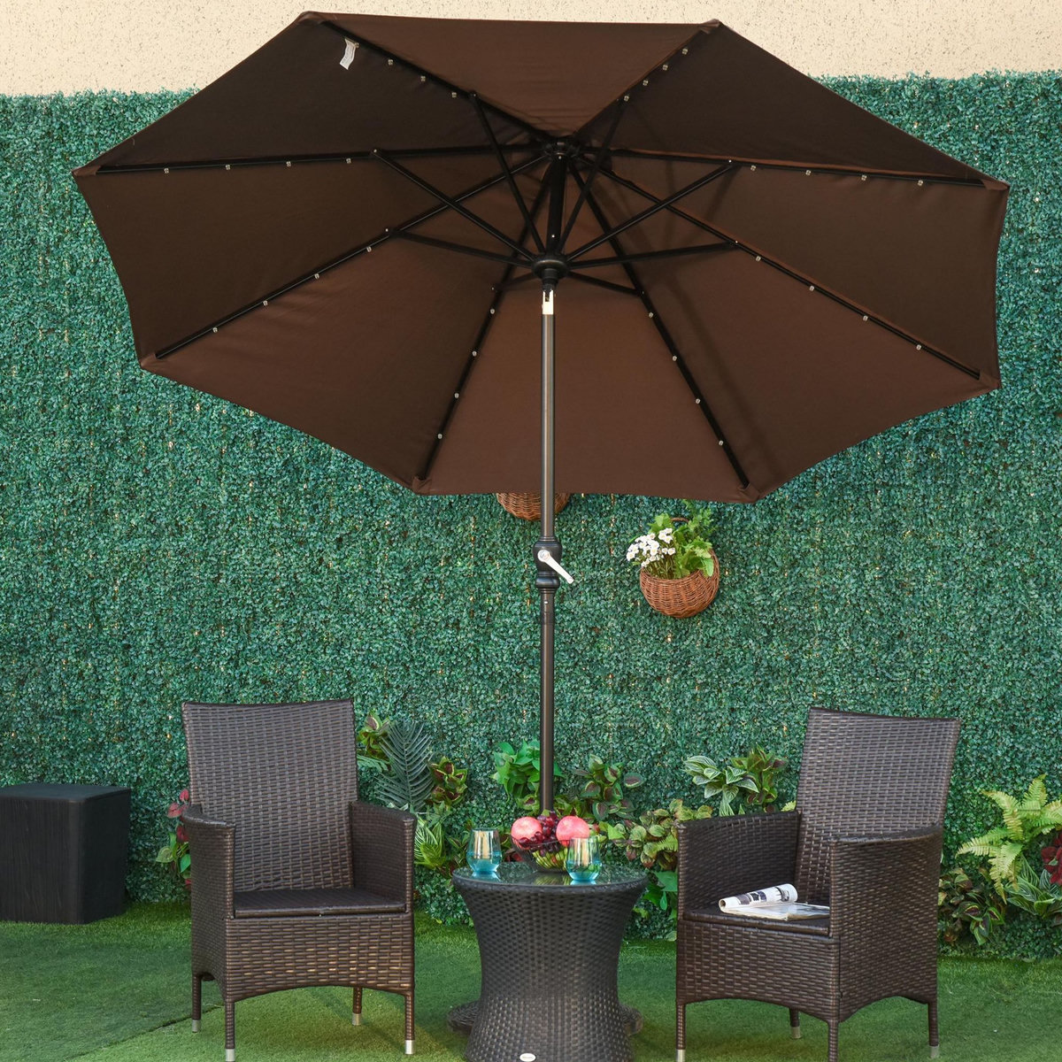 OUTSUNNY Parasol lumineux octogonal inclinable Ø 2,67 x 2,4H m parasol LED solaire métal polyester haute densité 180 g/m² chocolat