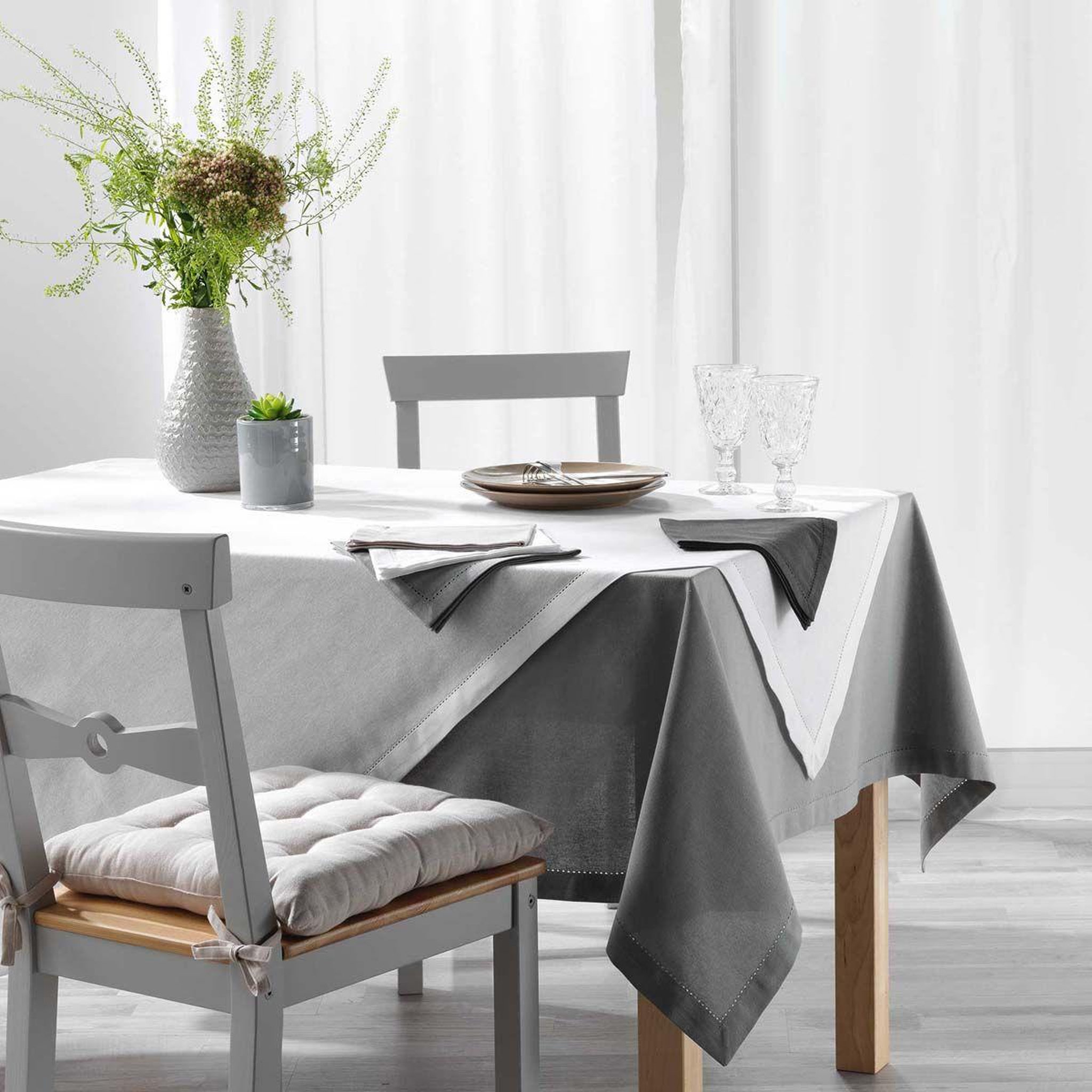Voir la diapositive 4 : Douceur d'Intérieur Lot de 3 serviettes de table  charline  40x40cm blanc